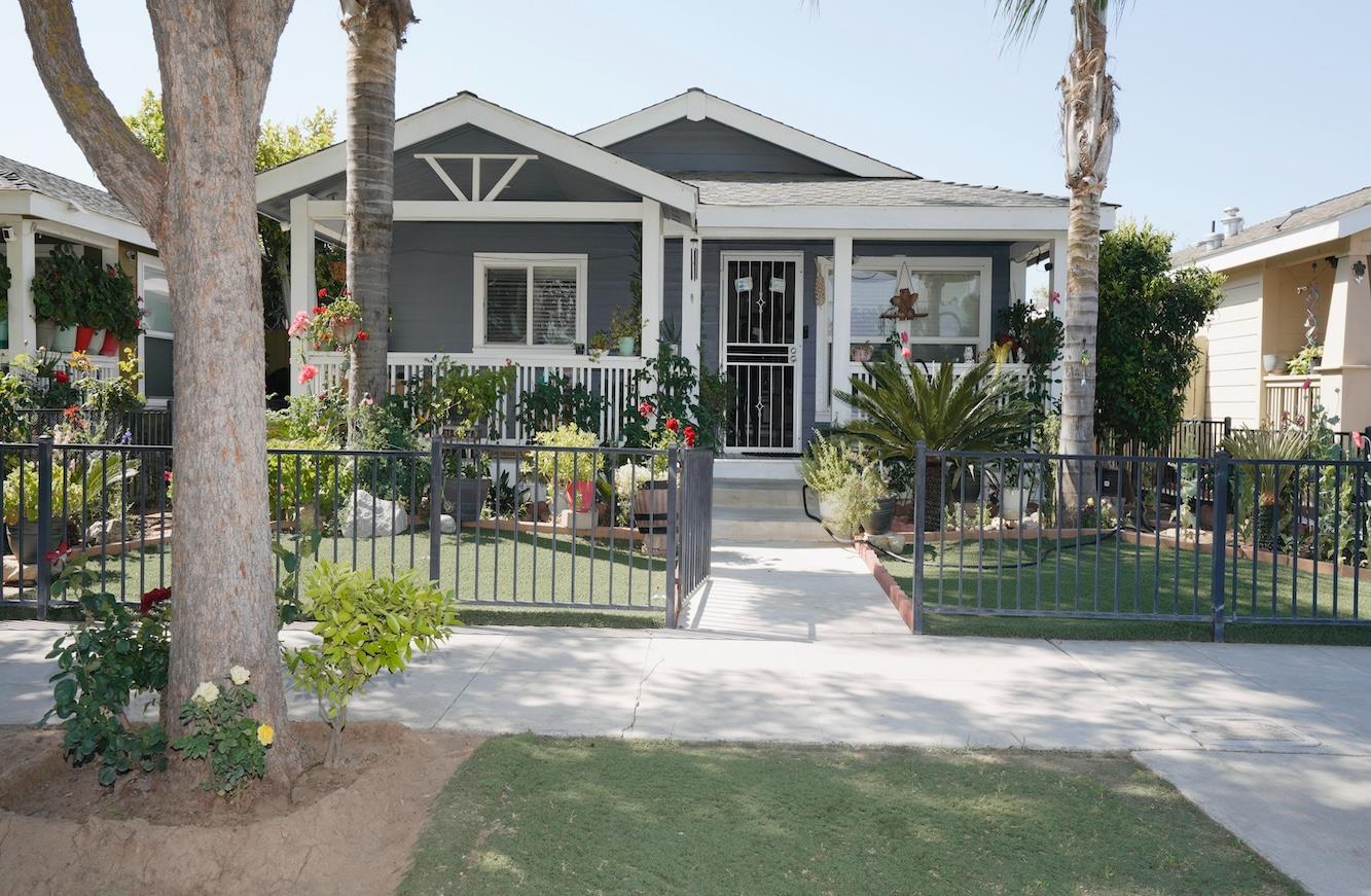 1199 W Cesar Chavez Blvd, Fresno, CA 93706