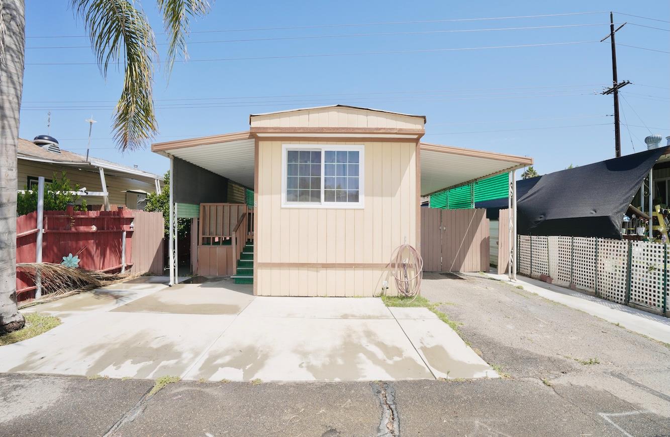 2317 S Chestnut Ave #SPC 8, Fresno, CA 93725