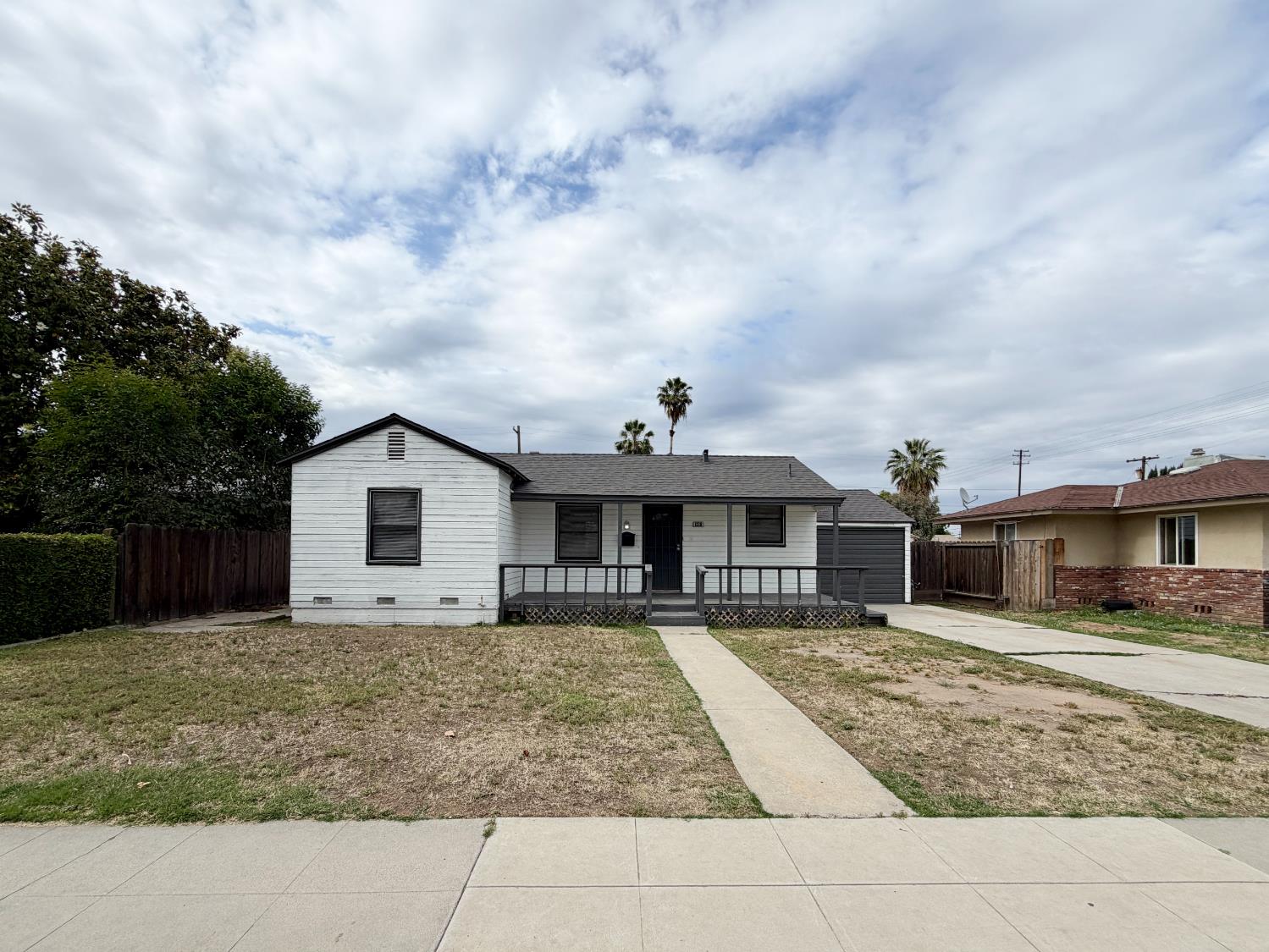 1336 W Fountain Way, Fresno, CA 93705