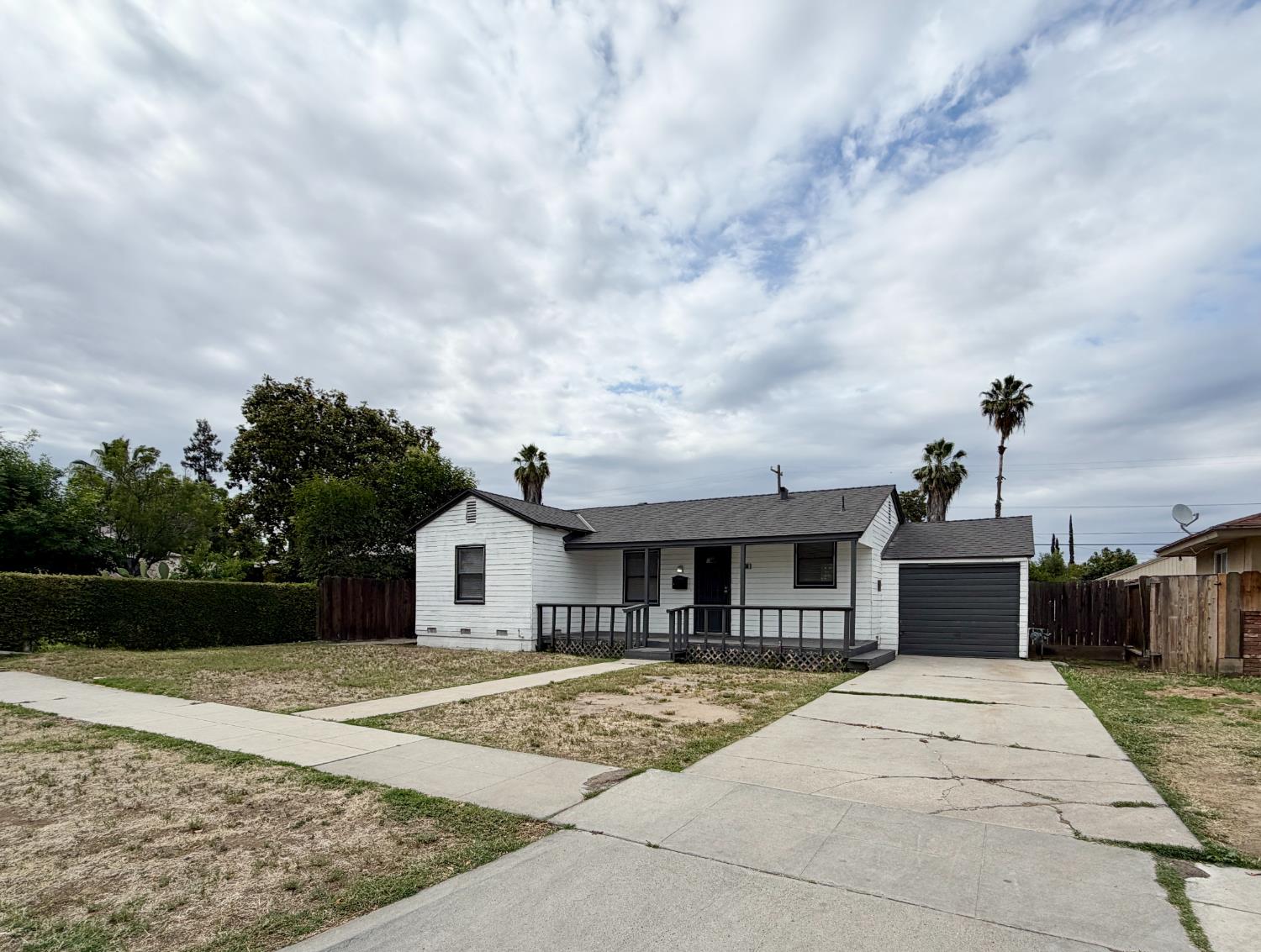 1336 W Fountain Way, Fresno, CA 93705