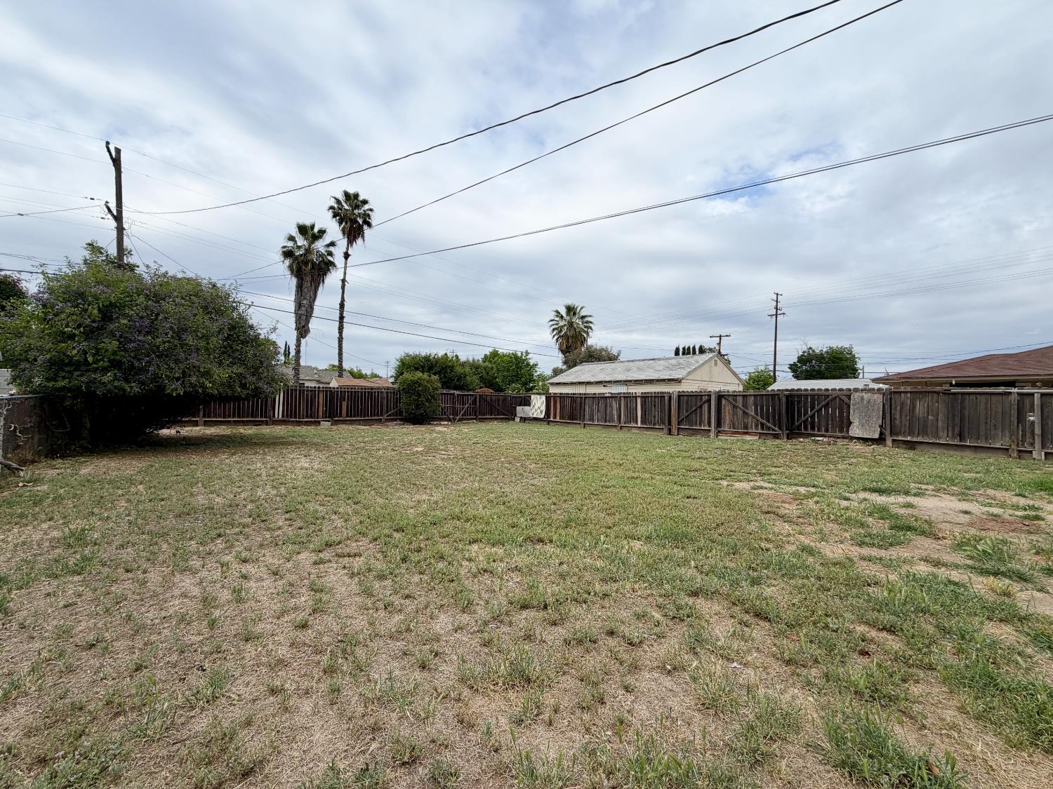 1336 W Fountain Way, Fresno, CA 93705