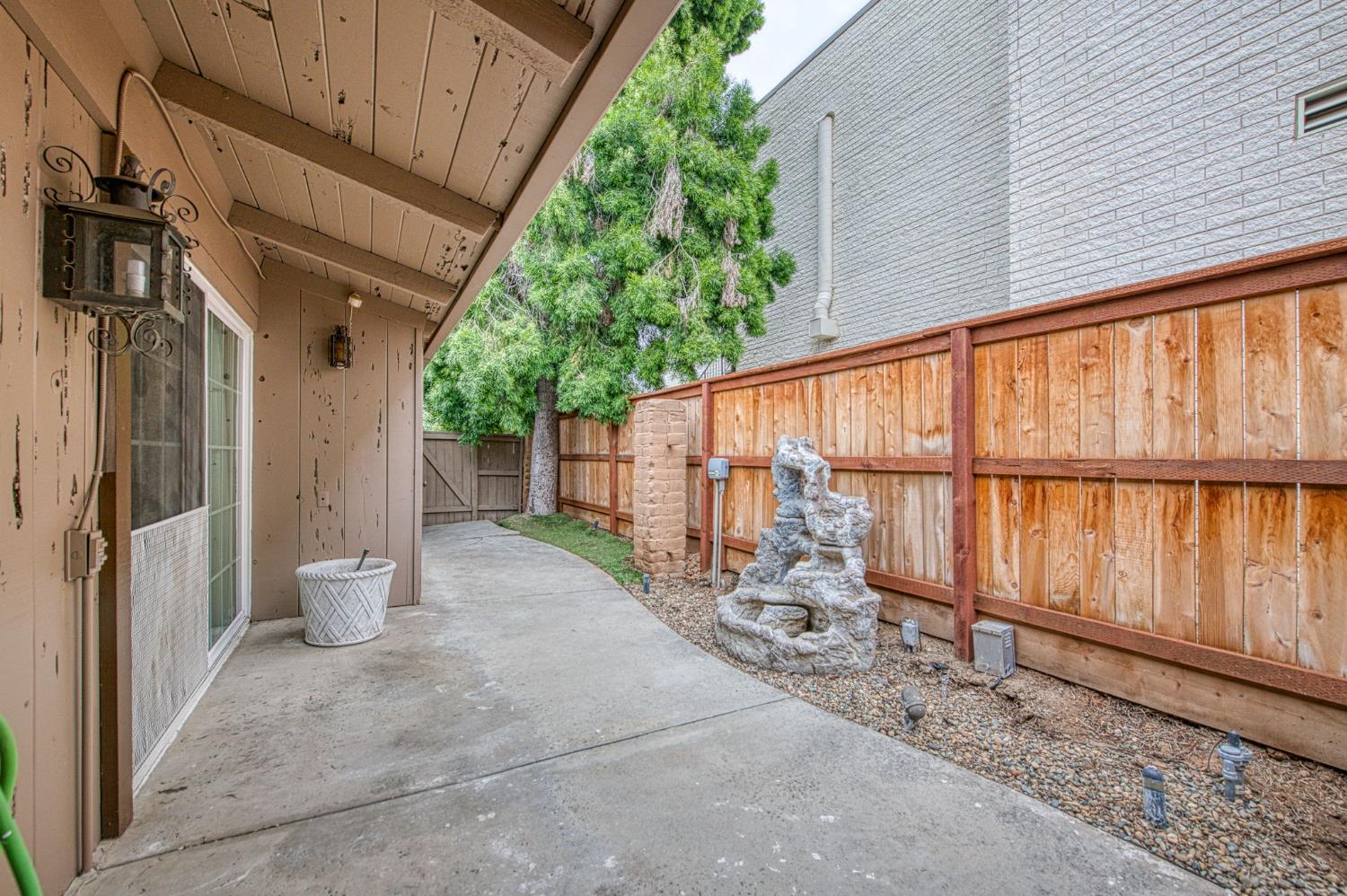 5052 N Wishon Ave #C, Fresno, CA 93704