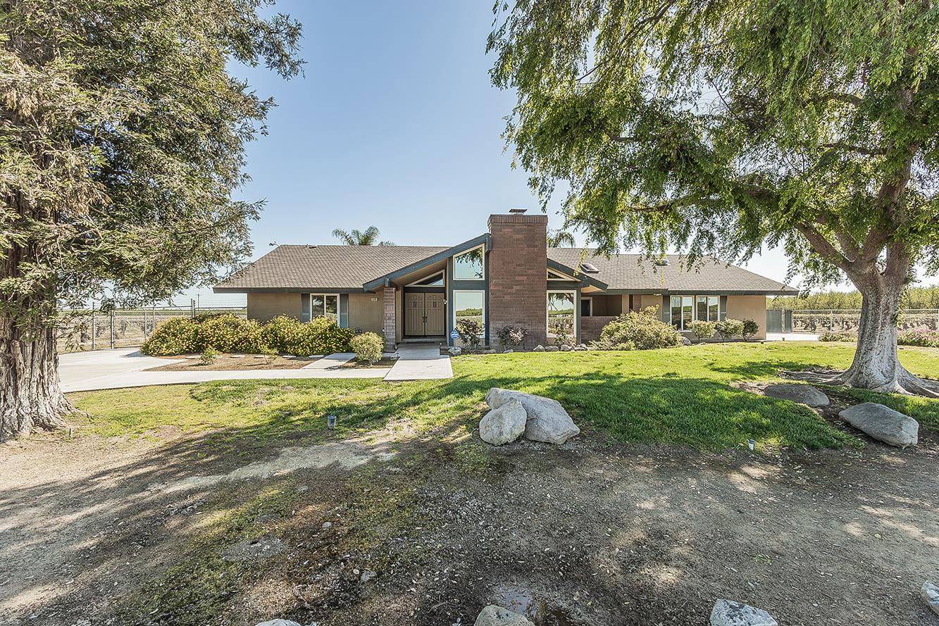 5290 N Bishop Ave, Fresno, CA 93723
