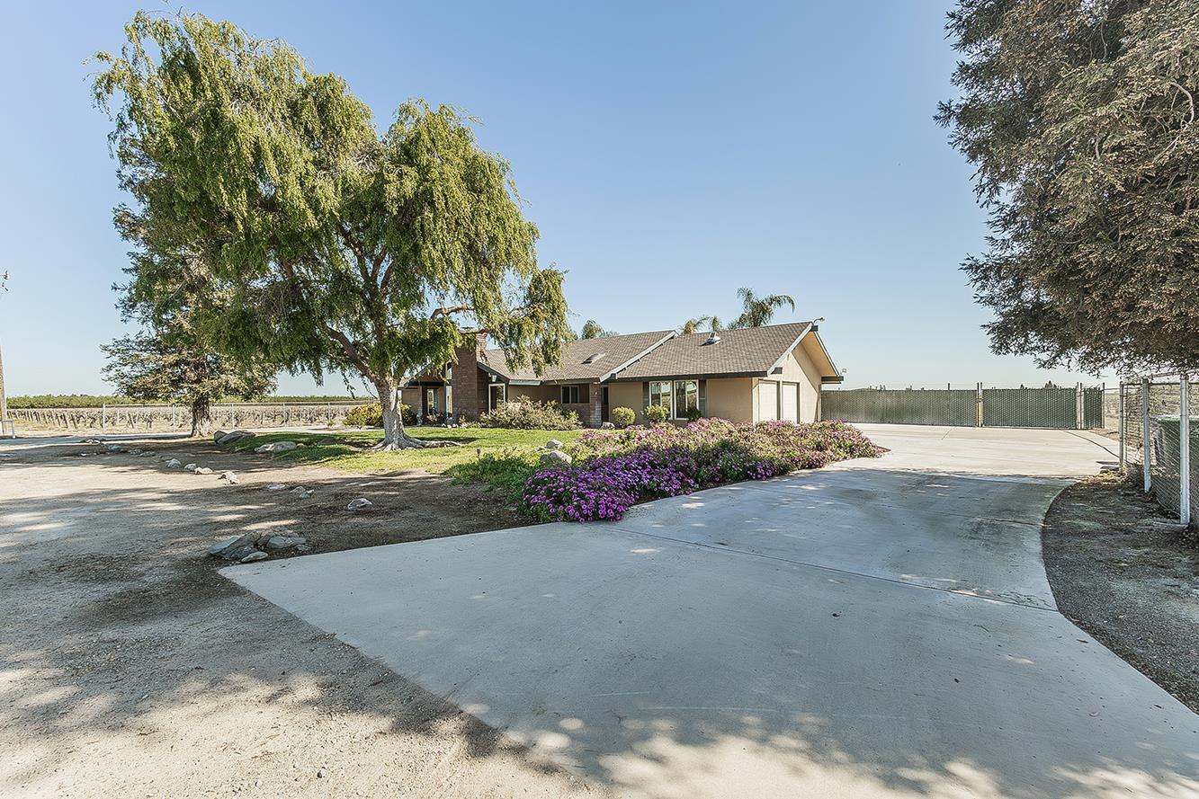 5290 N Bishop Ave, Fresno, CA 93723