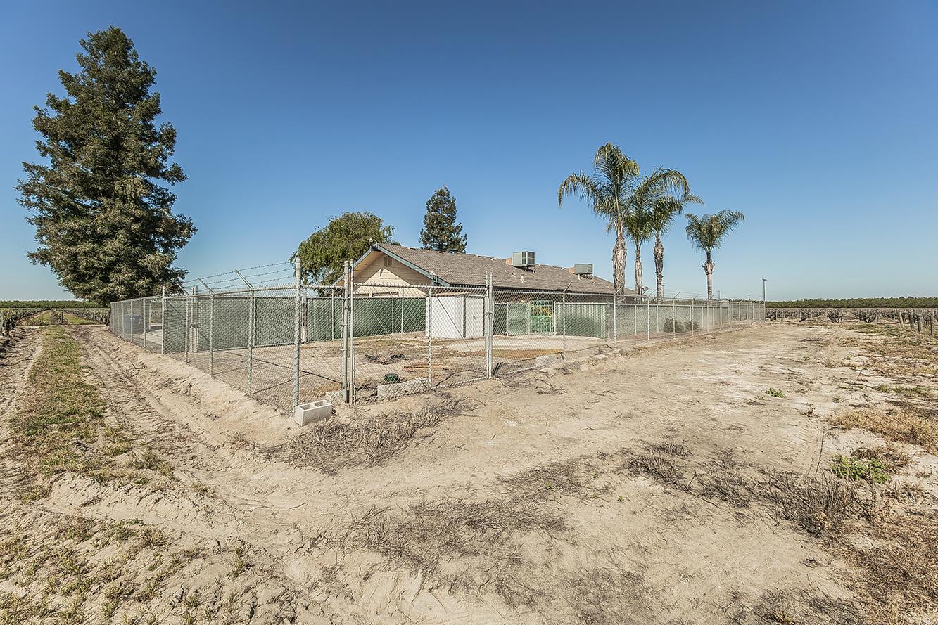 5290 N Bishop Ave, Fresno, CA 93723