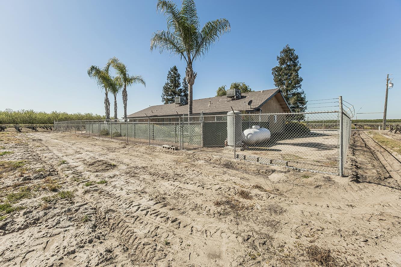 5290 N Bishop Ave, Fresno, CA 93723