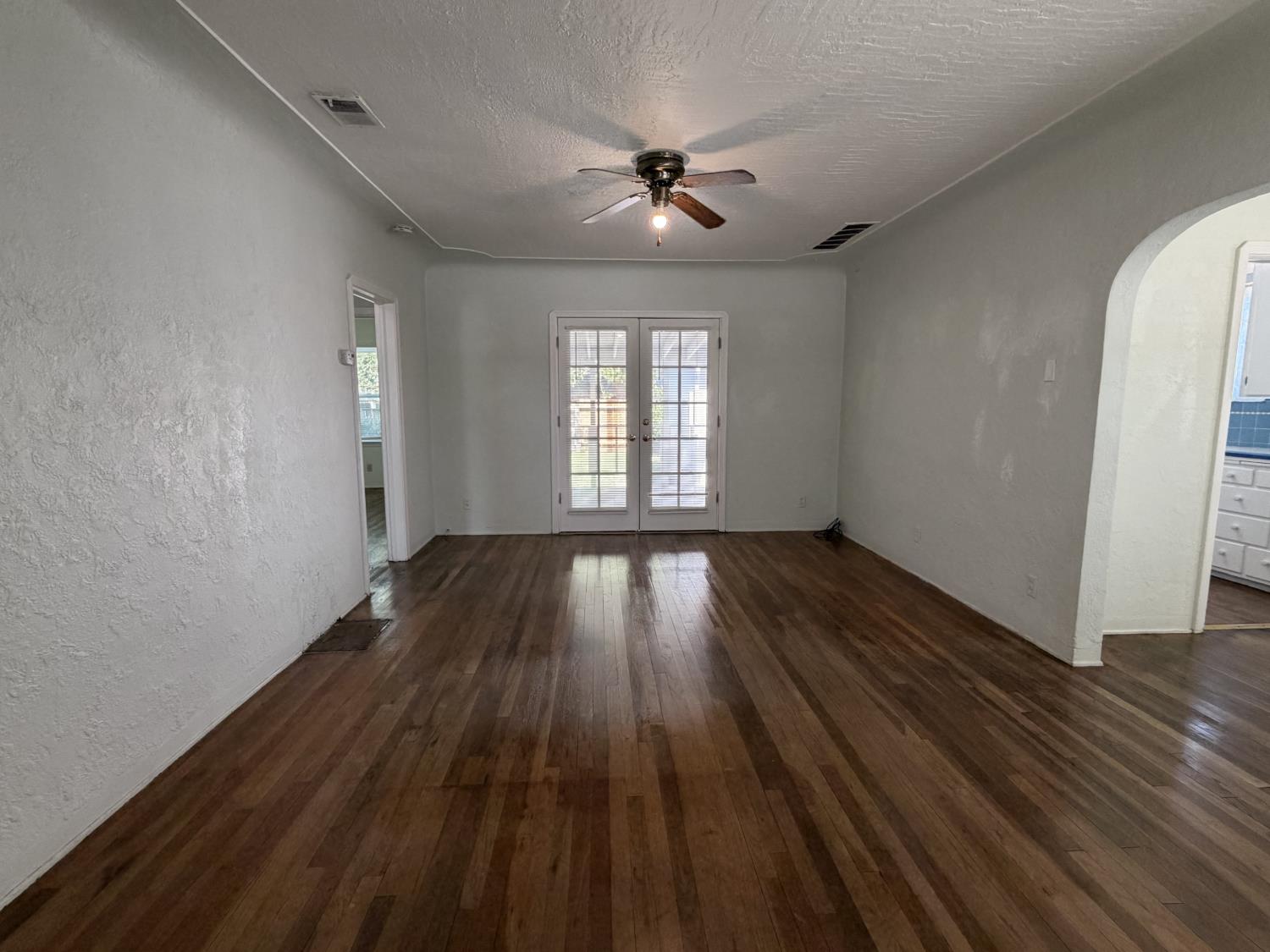 713 W 4Th St, Madera, CA 93637