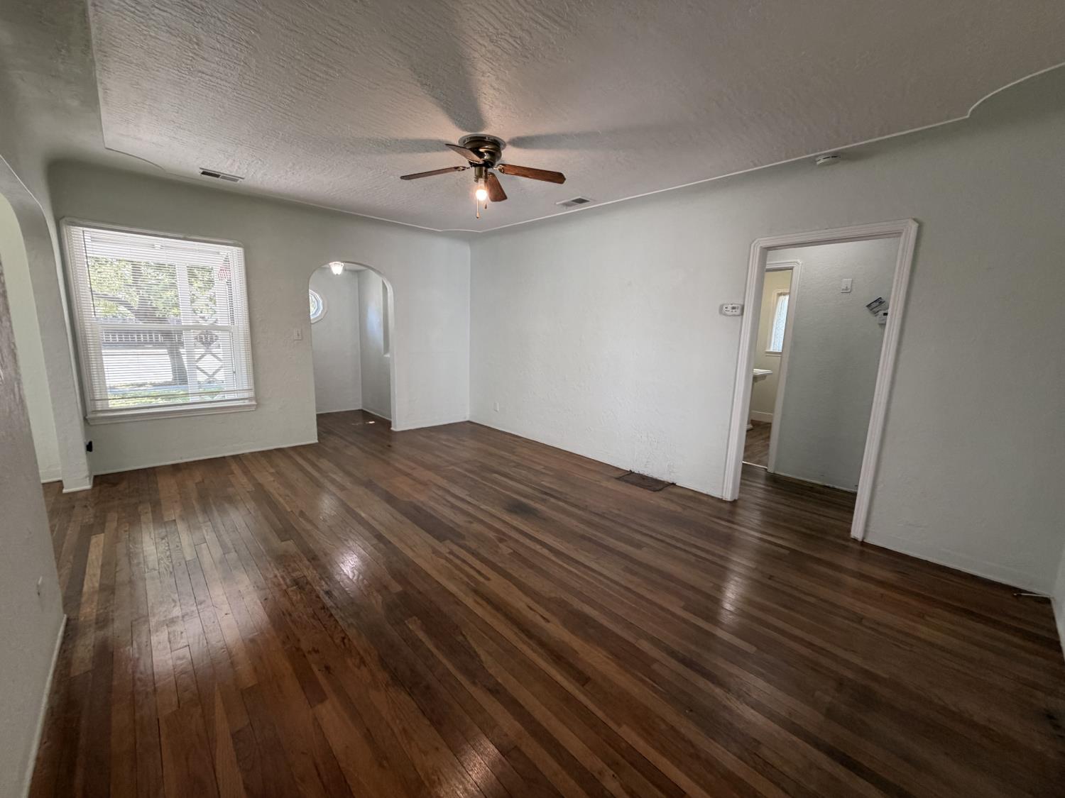 713 W 4Th St, Madera, CA 93637