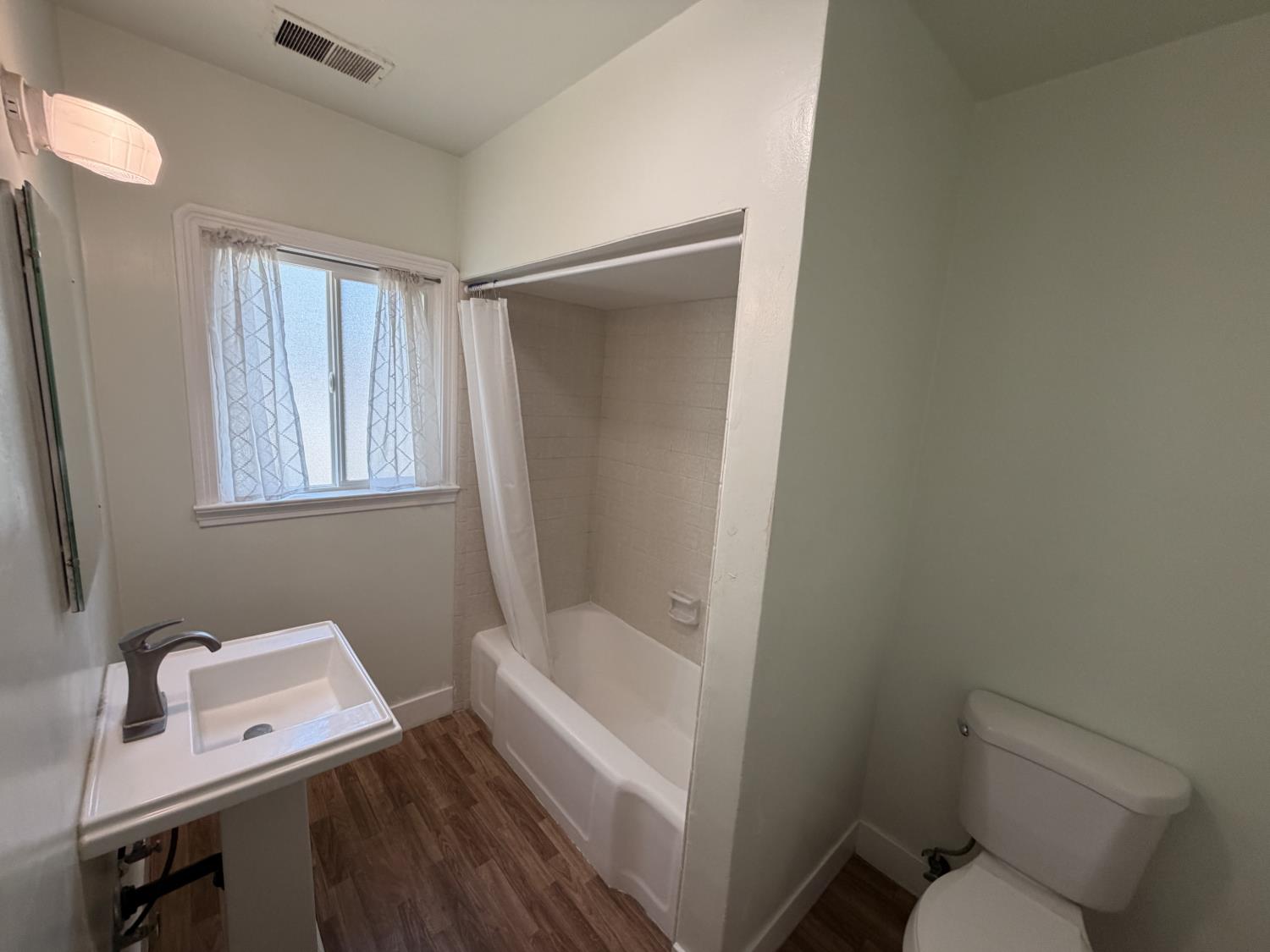713 W 4Th St, Madera, CA 93637