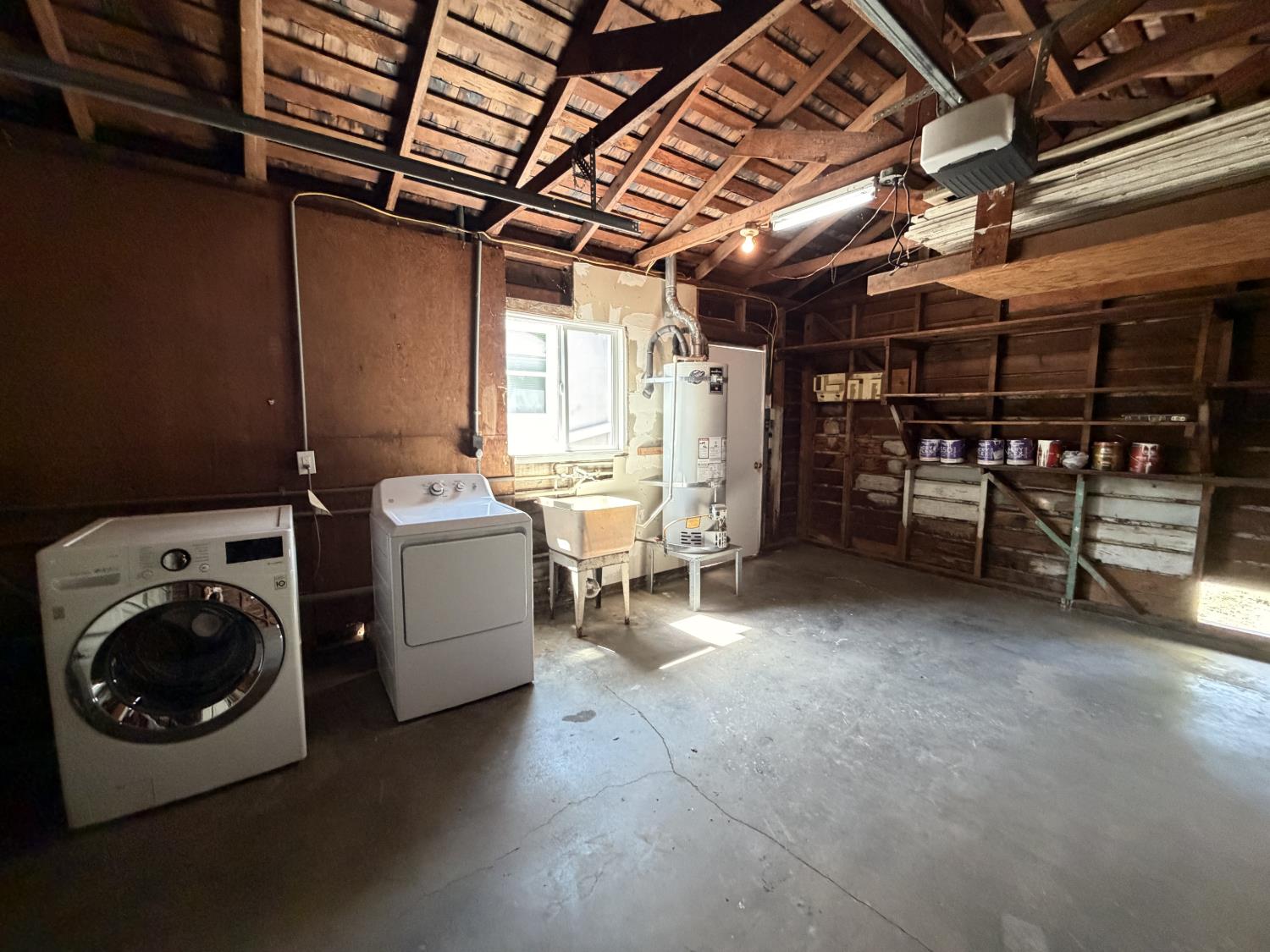 713 W 4Th St, Madera, CA 93637