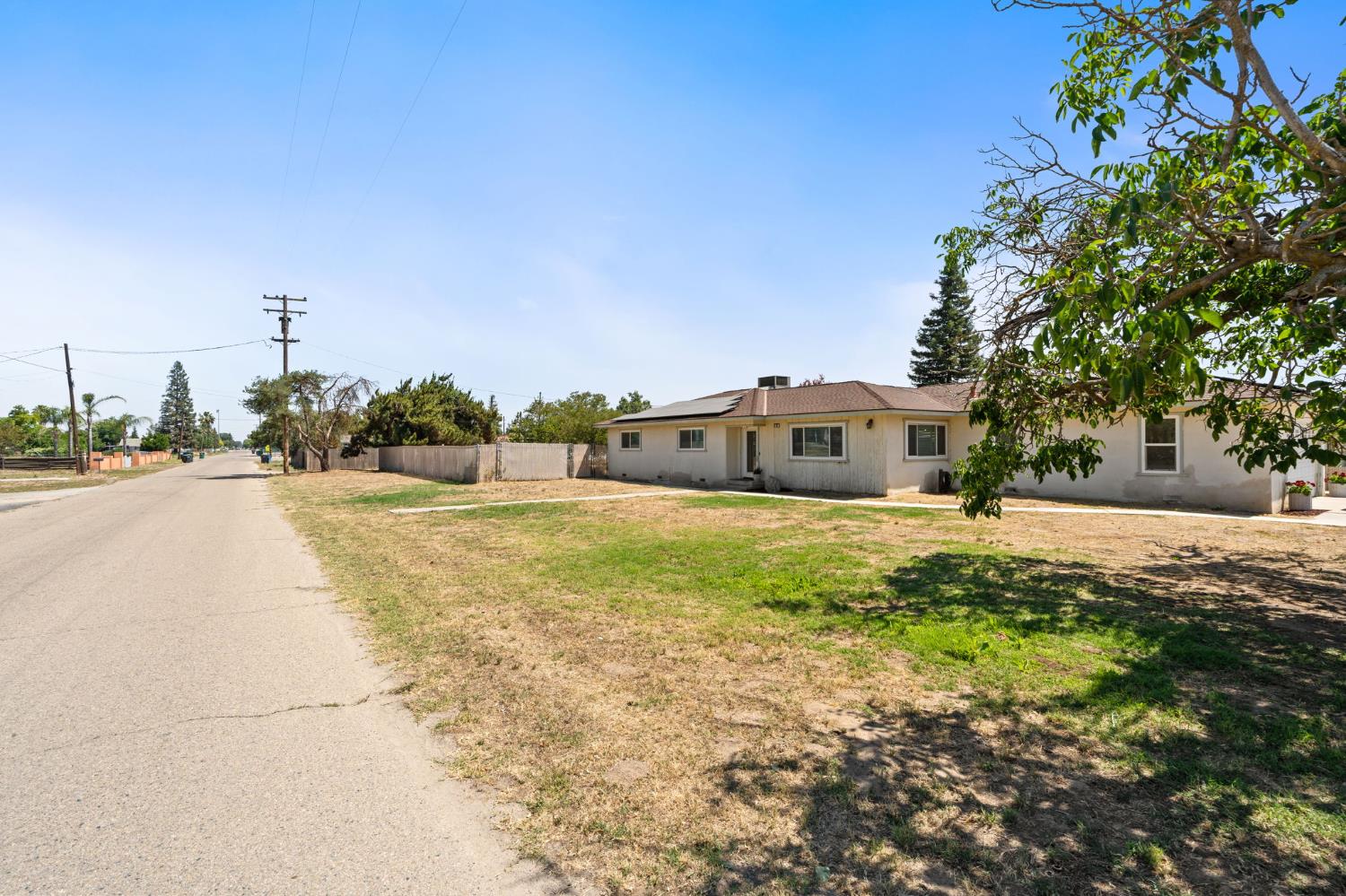 6220 S Clara Ave, Fresno, CA 93706
