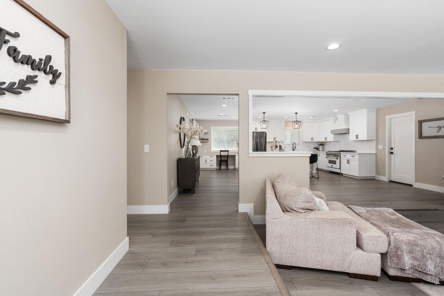 6220 S Clara Ave, Fresno, CA 93706