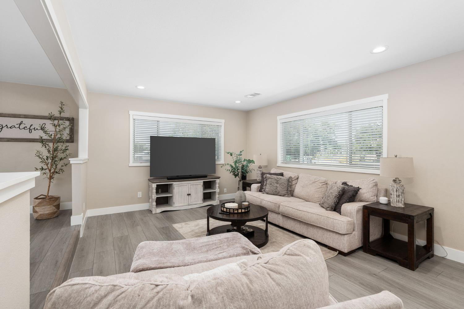 6220 S Clara Ave, Fresno, CA 93706