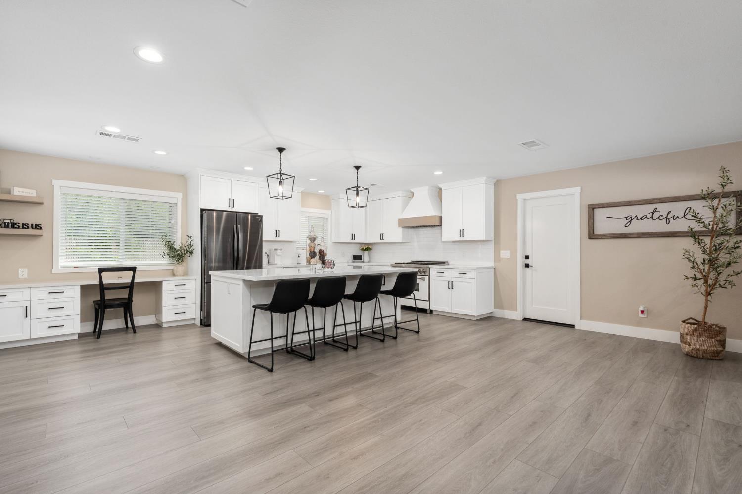 6220 S Clara Ave, Fresno, CA 93706