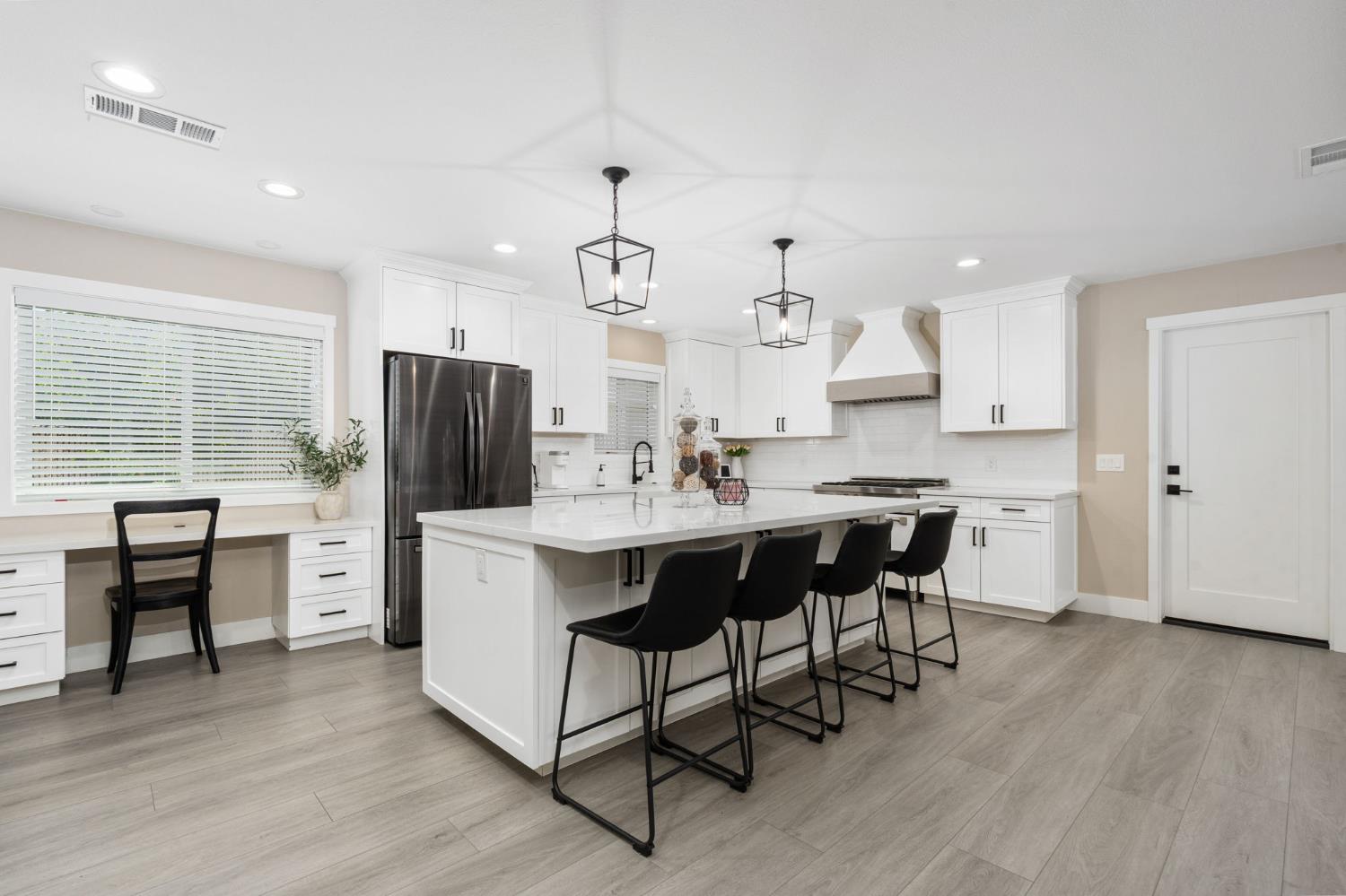 6220 S Clara Ave, Fresno, CA 93706