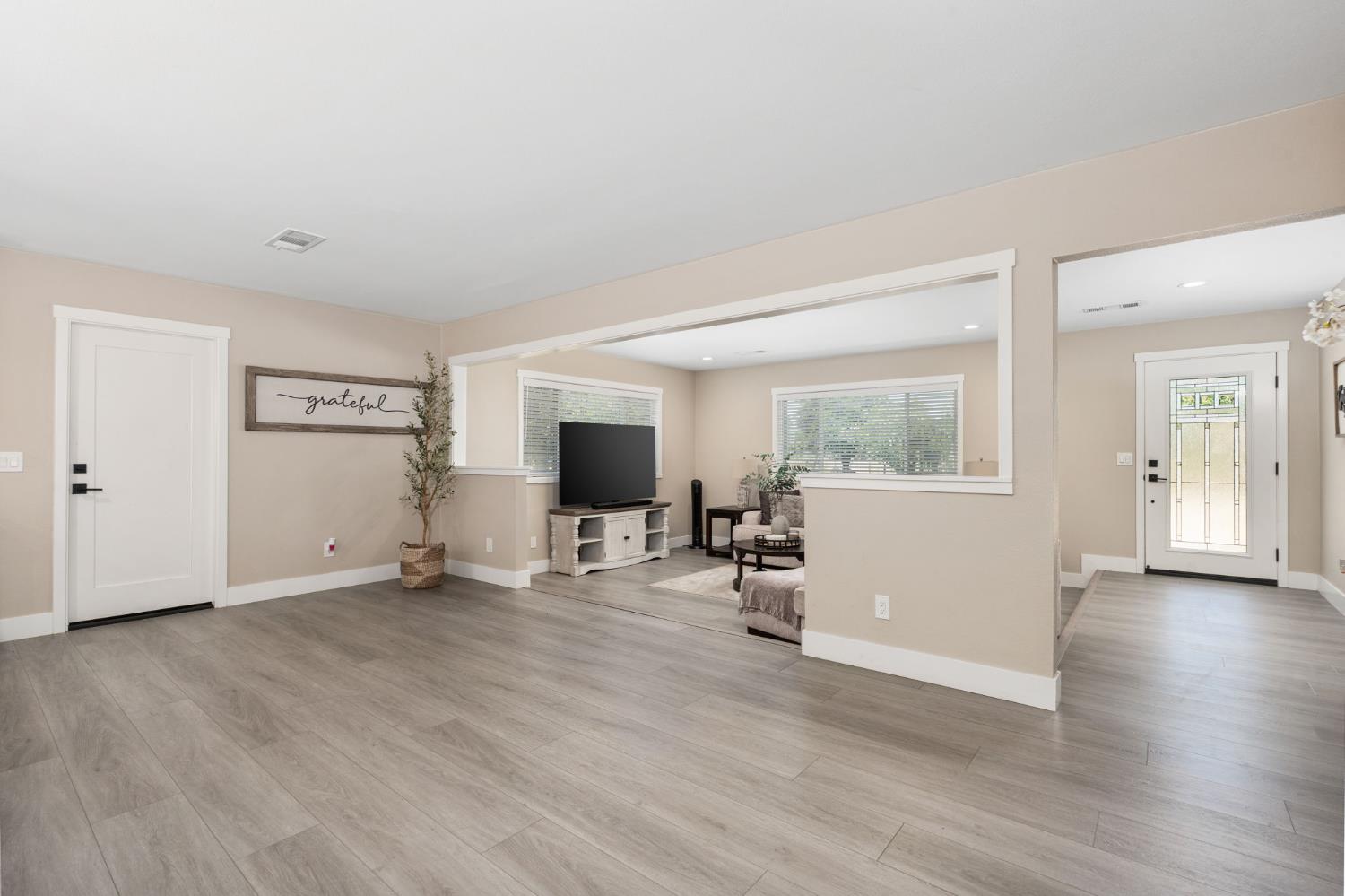 6220 S Clara Ave, Fresno, CA 93706
