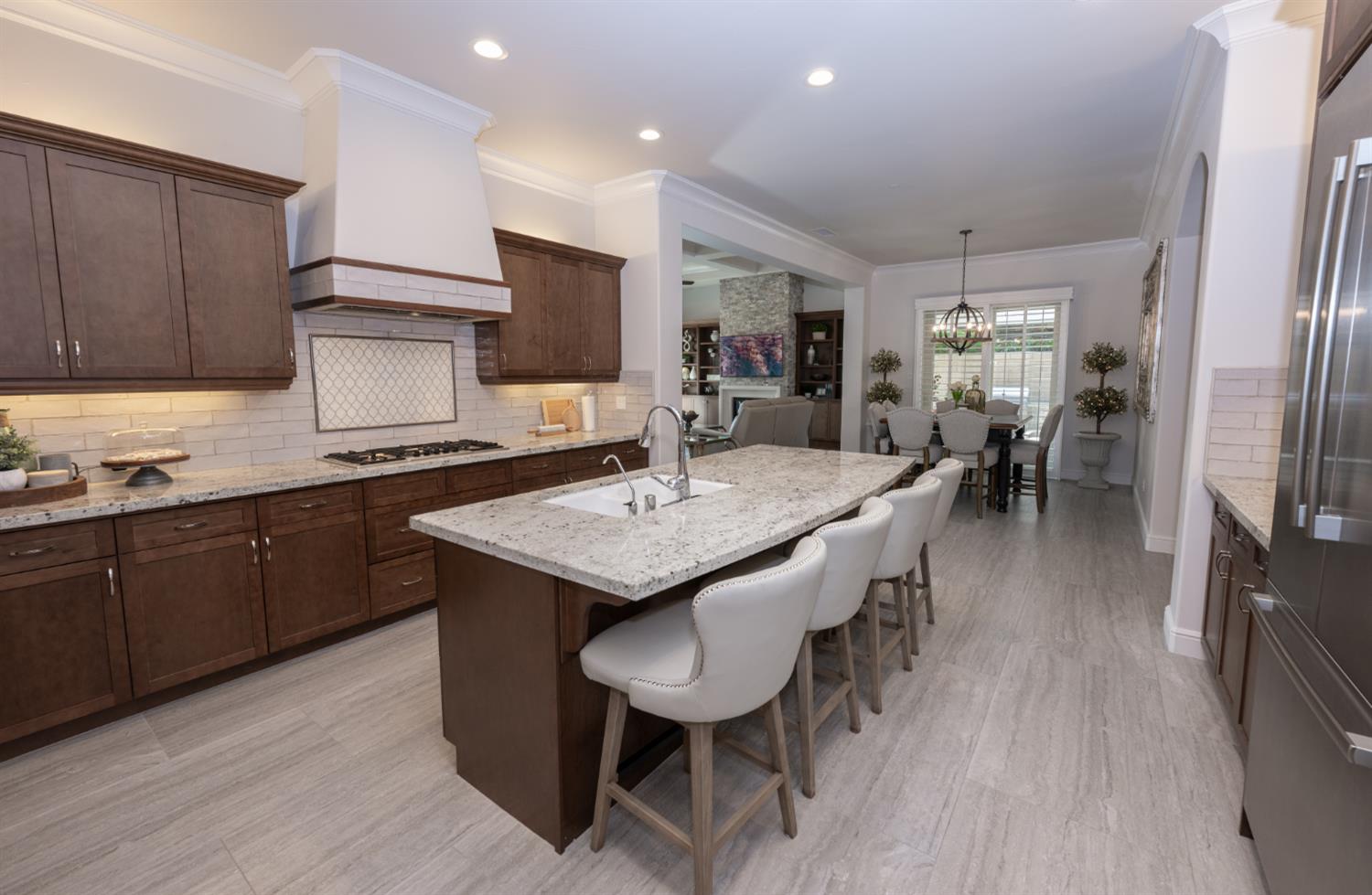 1863 E Calle Verde Way, Fresno, CA 93730