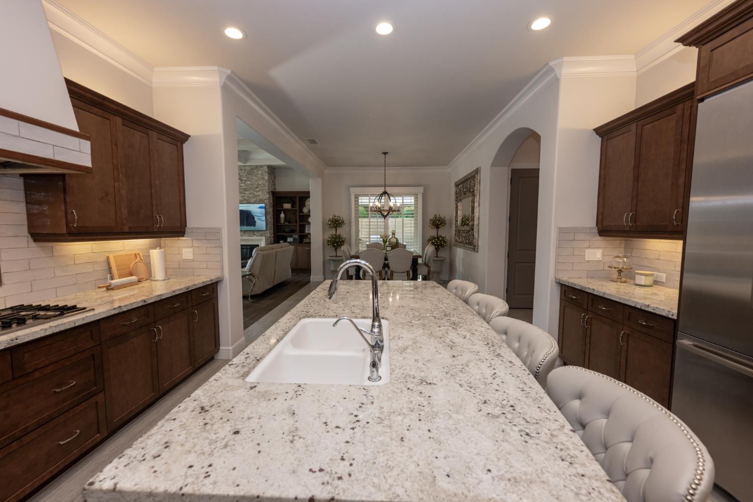 1863 E Calle Verde Way, Fresno, CA 93730