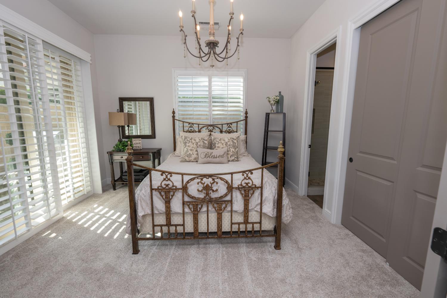 1863 E Calle Verde Way, Fresno, CA 93730