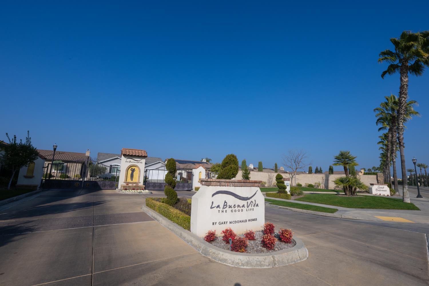 1863 E Calle Verde Way, Fresno, CA 93730