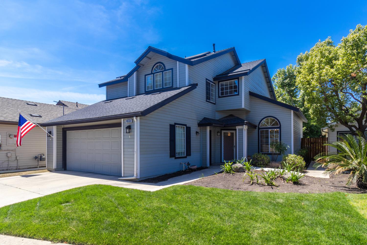 9152 N Woodlawn Dr, Fresno, CA 93720