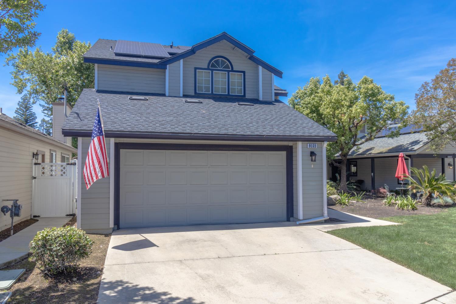 9152 N Woodlawn Dr, Fresno, CA 93720