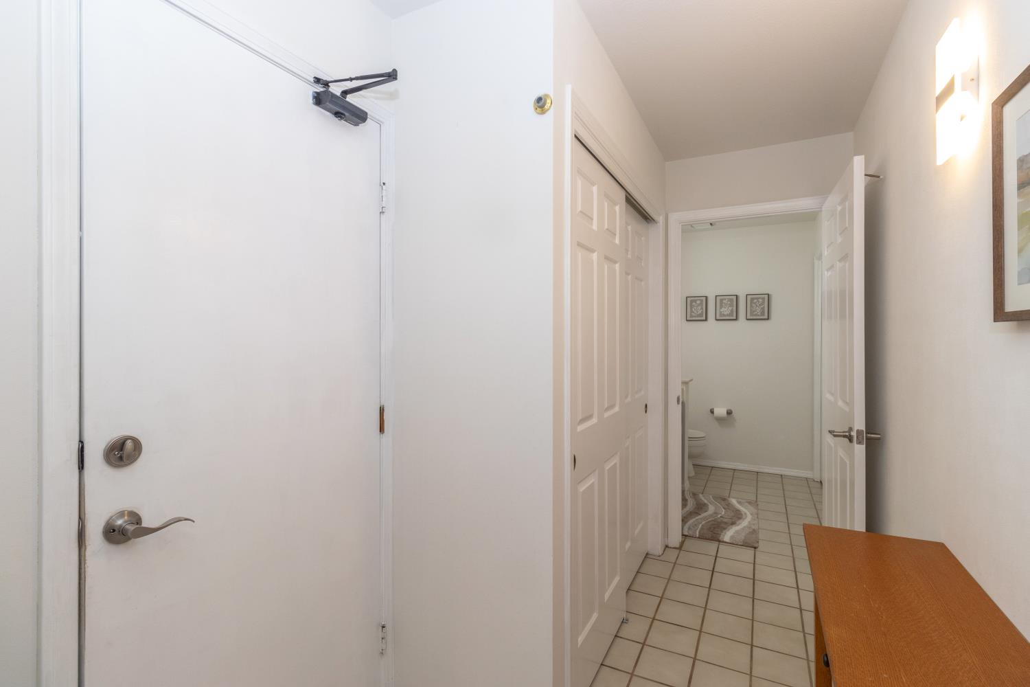 9152 N Woodlawn Dr, Fresno, CA 93720
