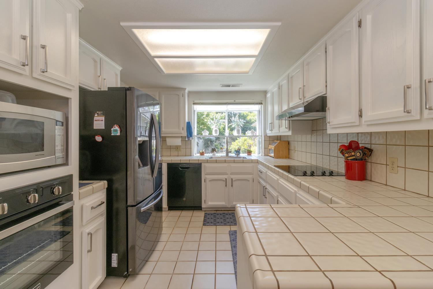 9152 N Woodlawn Dr, Fresno, CA 93720
