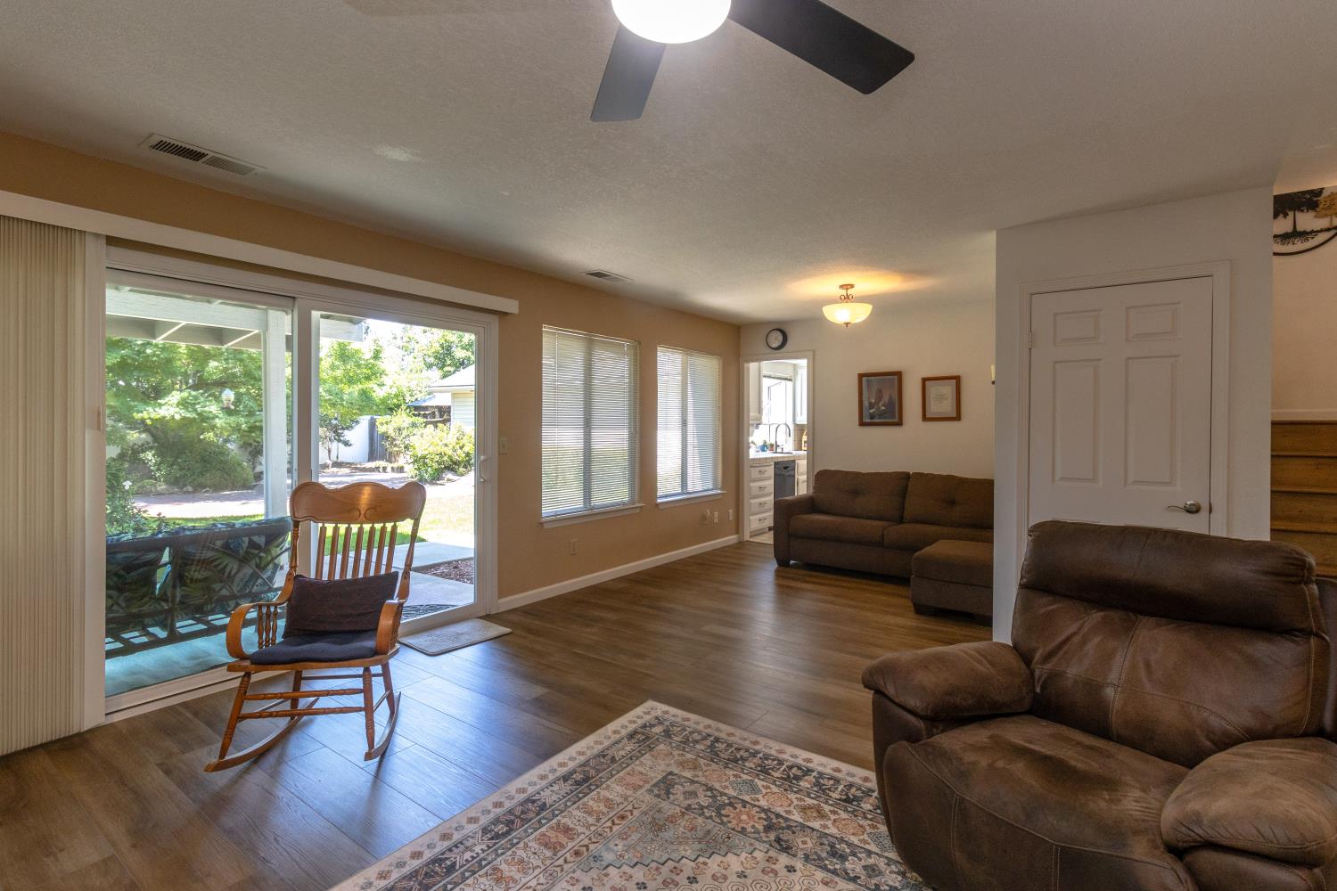 9152 N Woodlawn Dr, Fresno, CA 93720