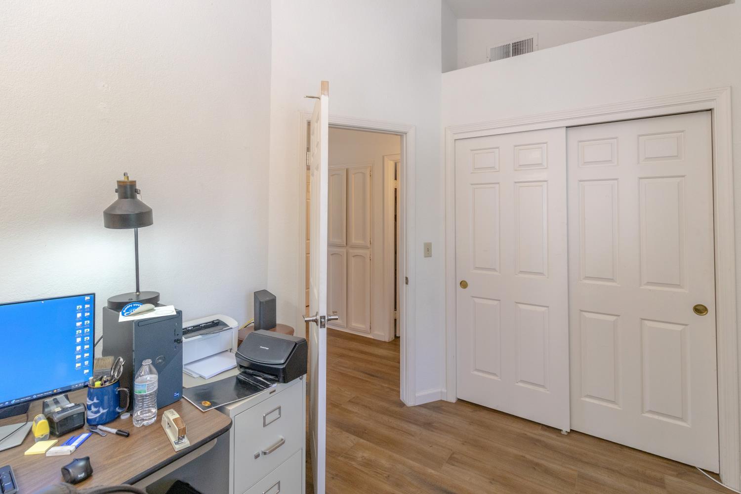 9152 N Woodlawn Dr, Fresno, CA 93720