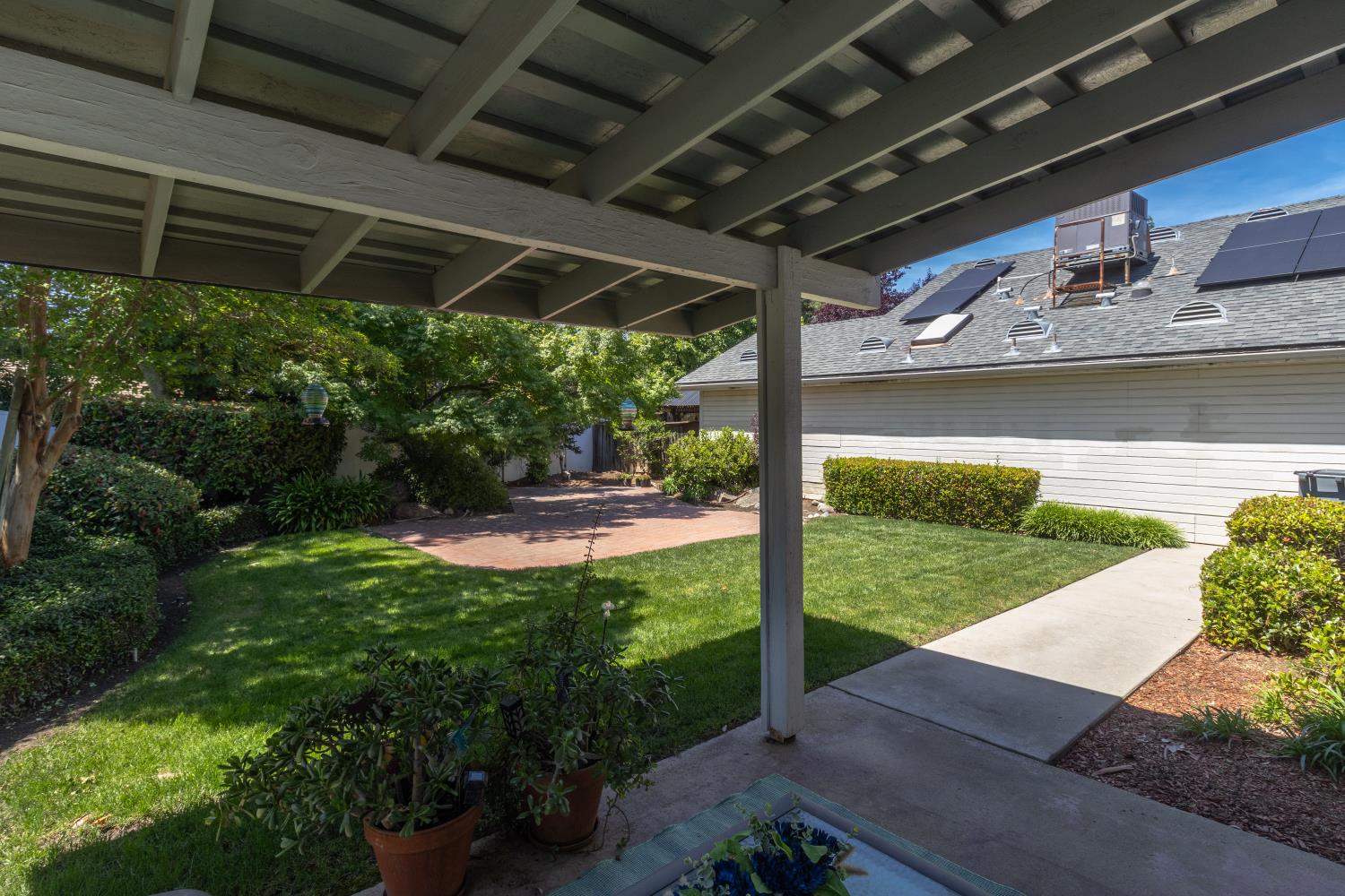 9152 N Woodlawn Dr, Fresno, CA 93720