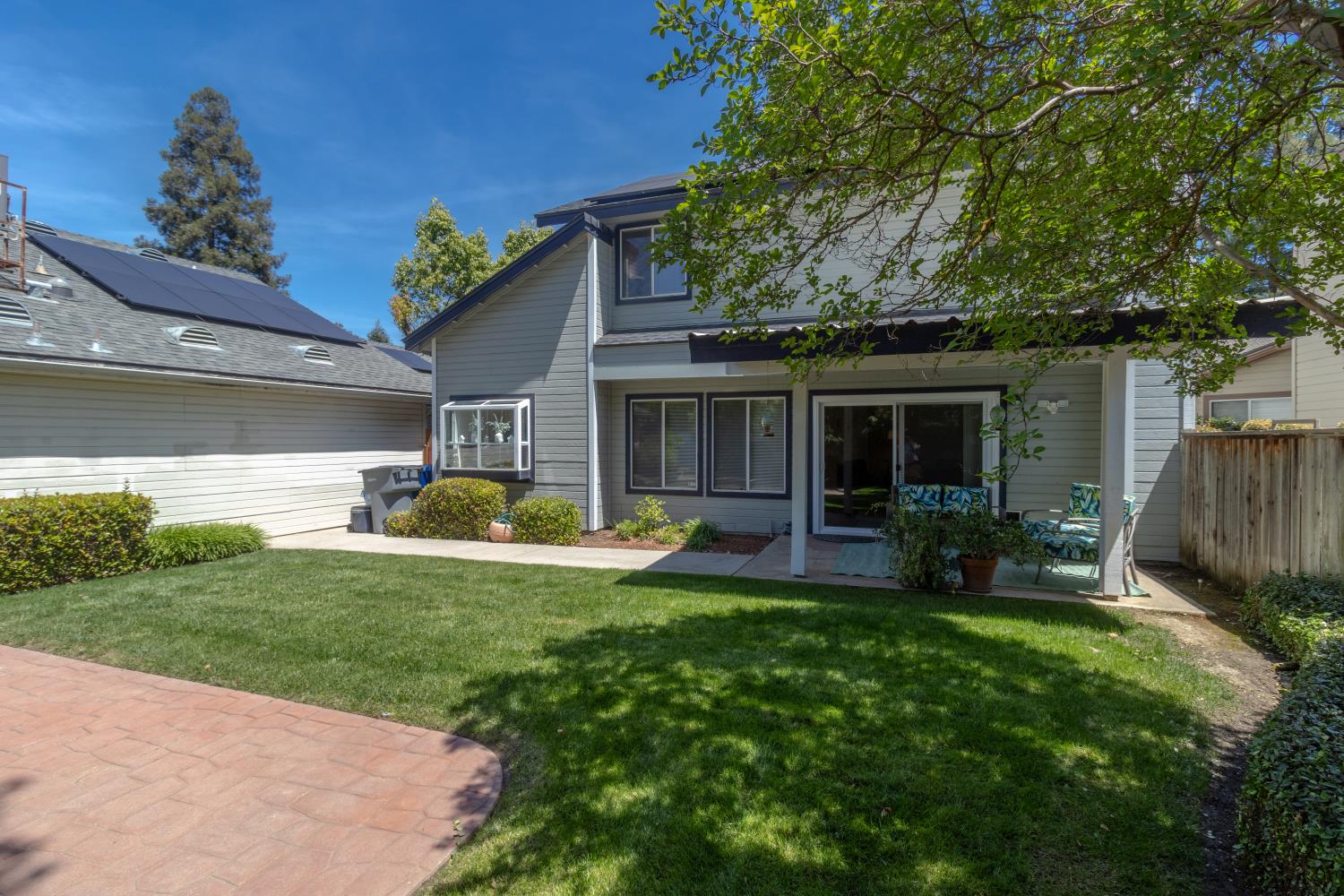 9152 N Woodlawn Dr, Fresno, CA 93720