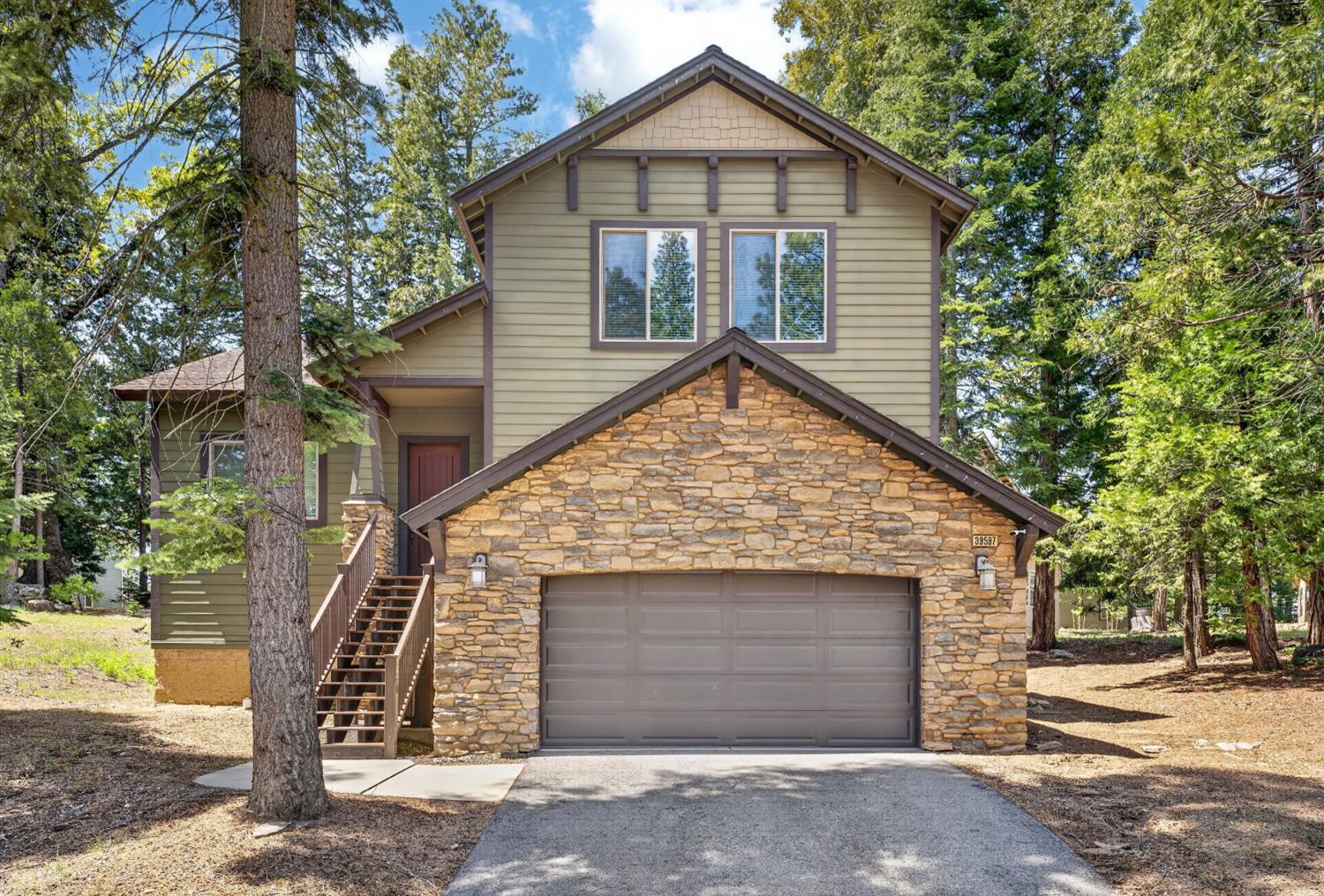 39597 Sunrock Ln, Shaver Lake, CA 93664