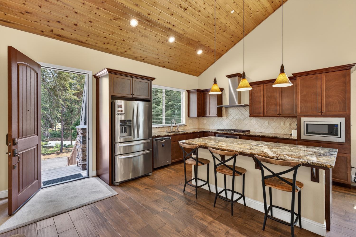 39597 Sunrock Ln, Shaver Lake, CA 93664