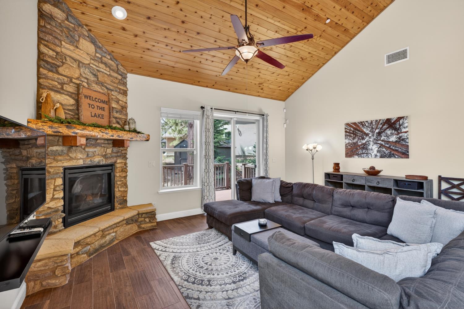 39597 Sunrock Ln, Shaver Lake, CA 93664