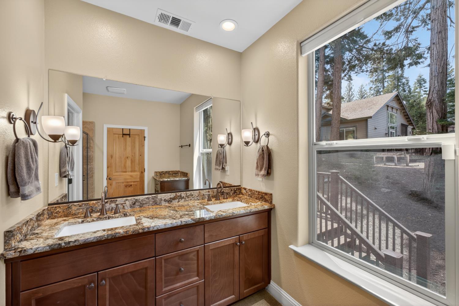 39597 Sunrock Ln, Shaver Lake, CA 93664