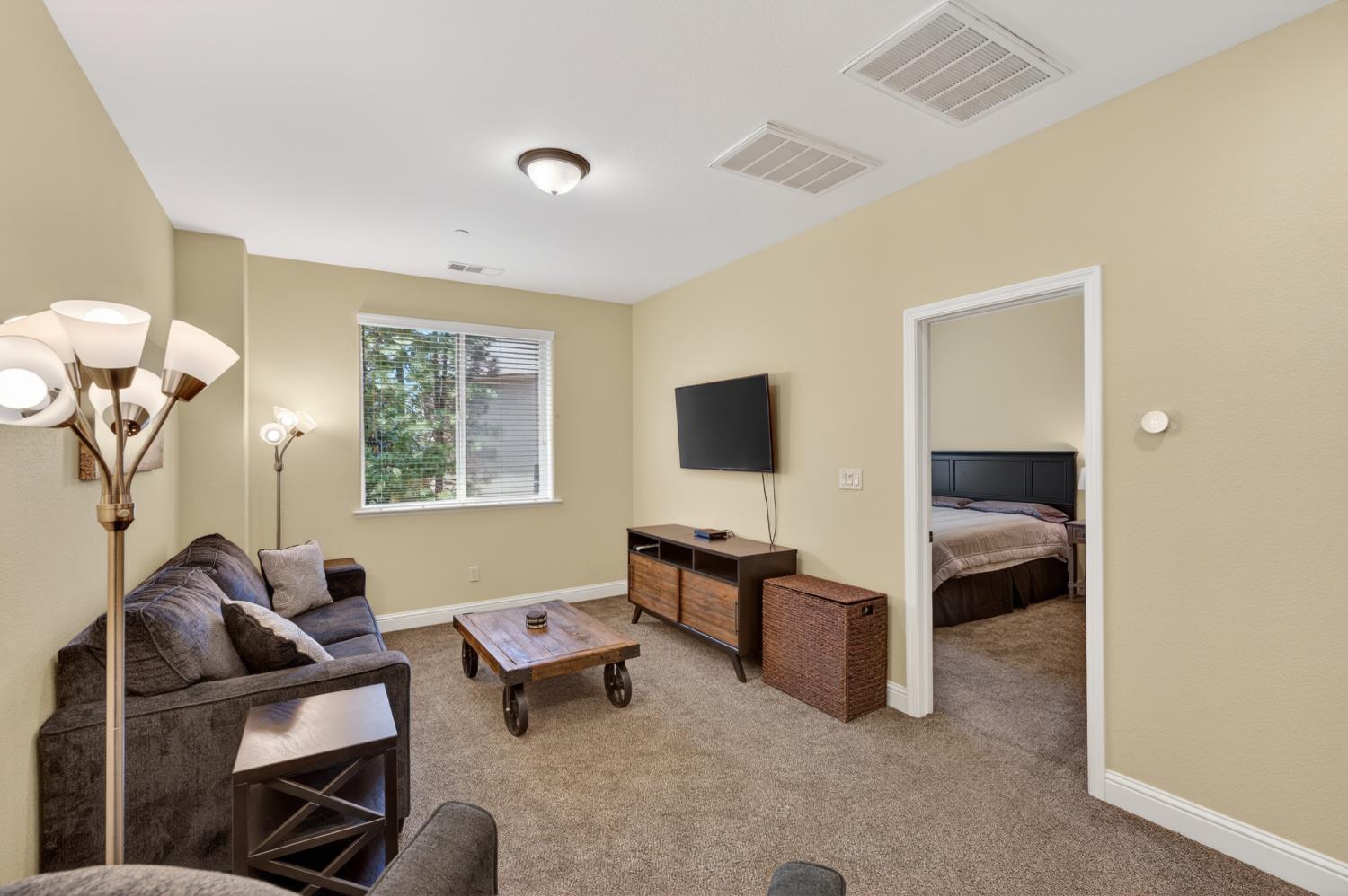 39597 Sunrock Ln, Shaver Lake, CA 93664