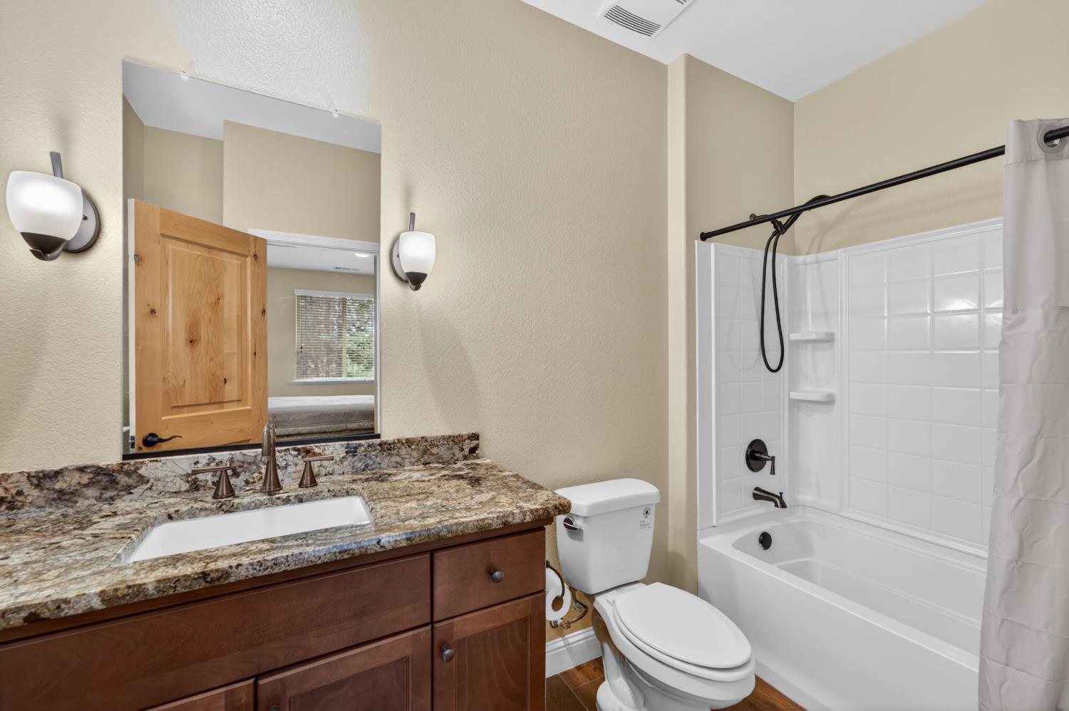 39597 Sunrock Ln, Shaver Lake, CA 93664
