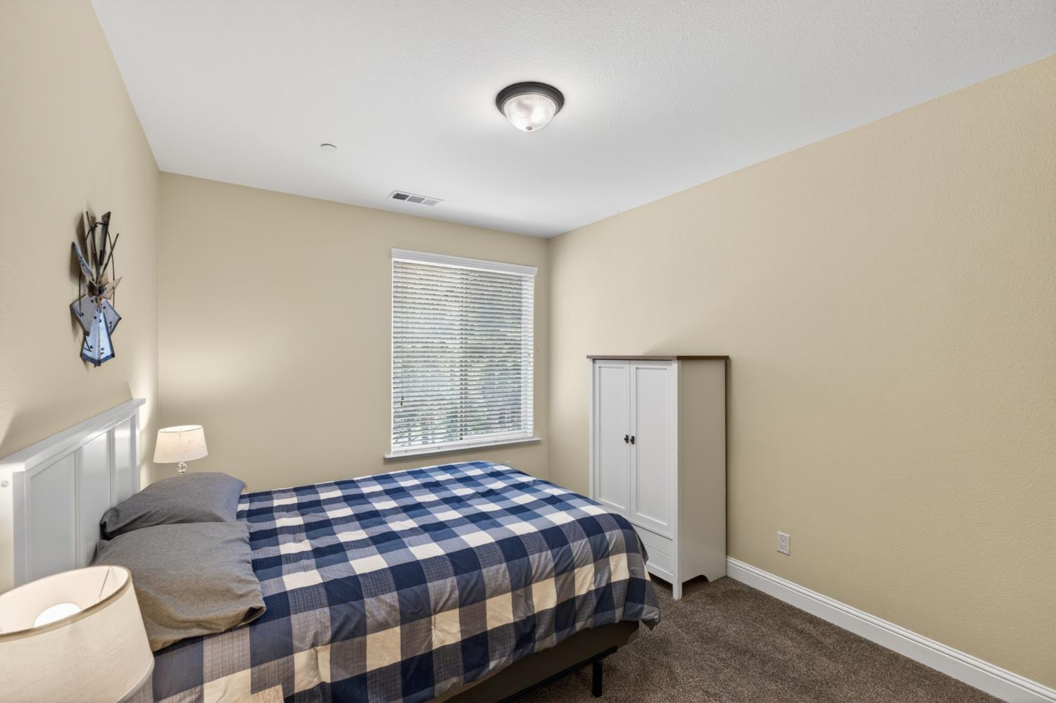 39597 Sunrock Ln, Shaver Lake, CA 93664