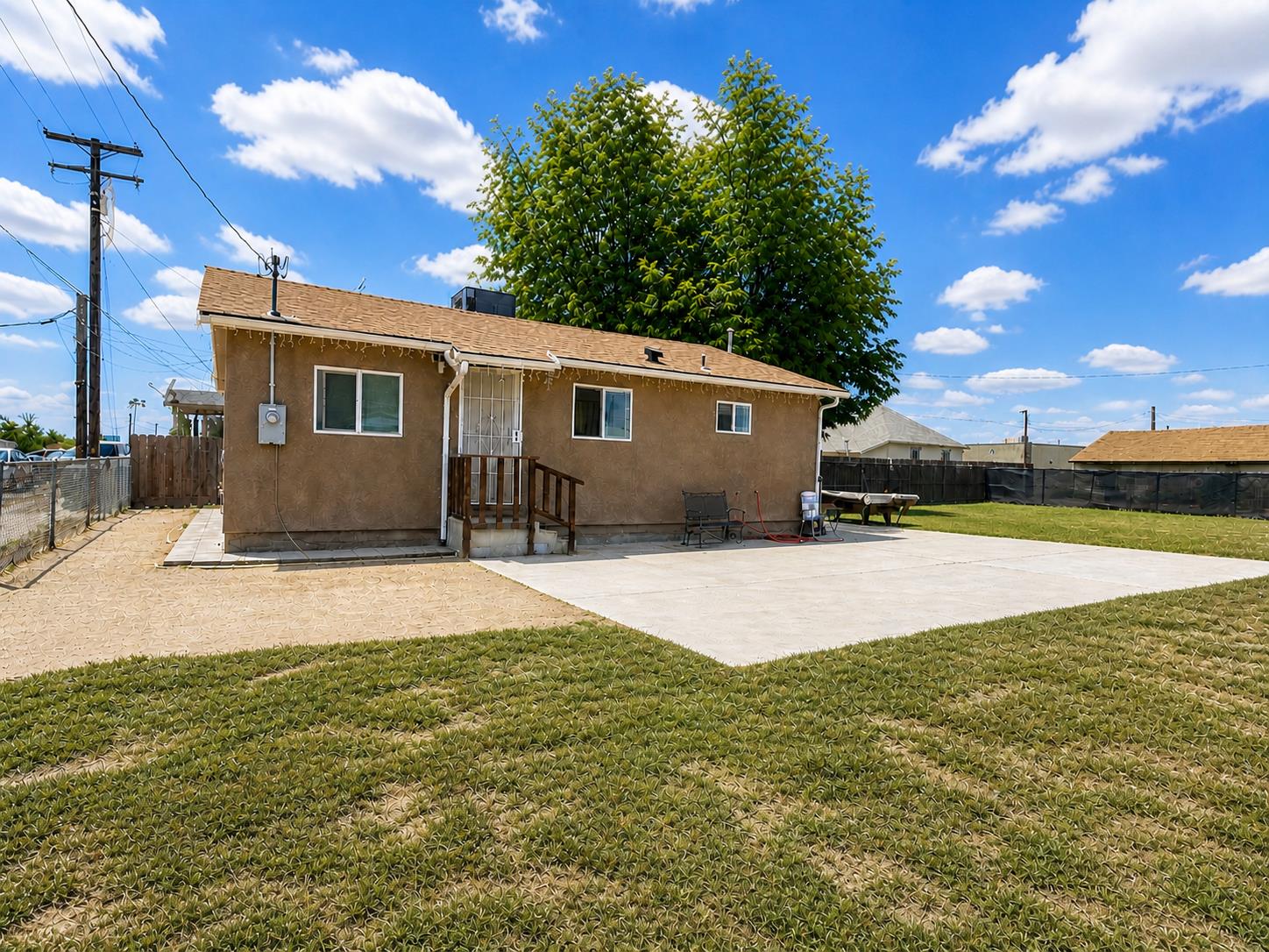 13936 Front St, Armona, CA 93202