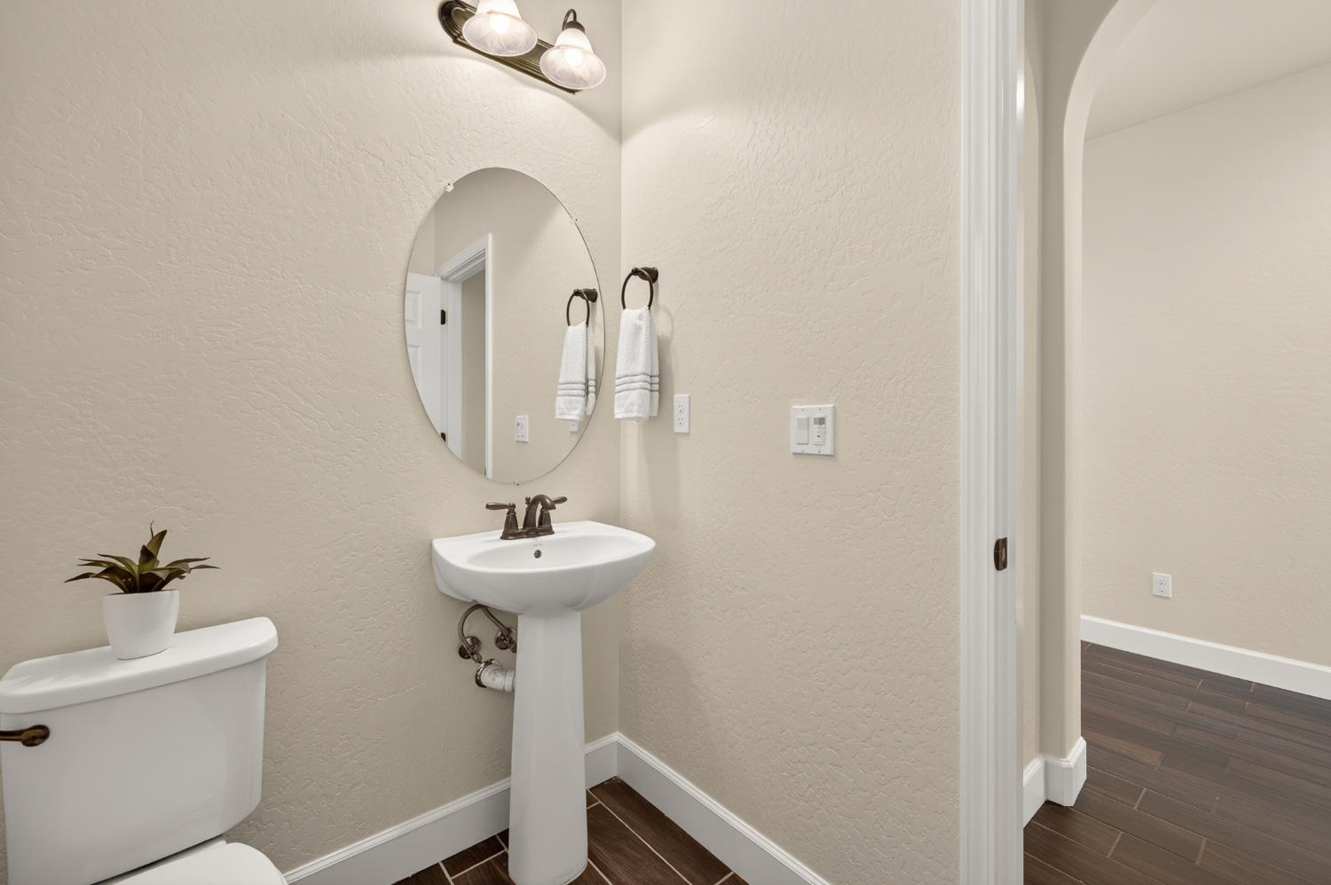 3579 Taylor Ln, Clovis, CA 93619