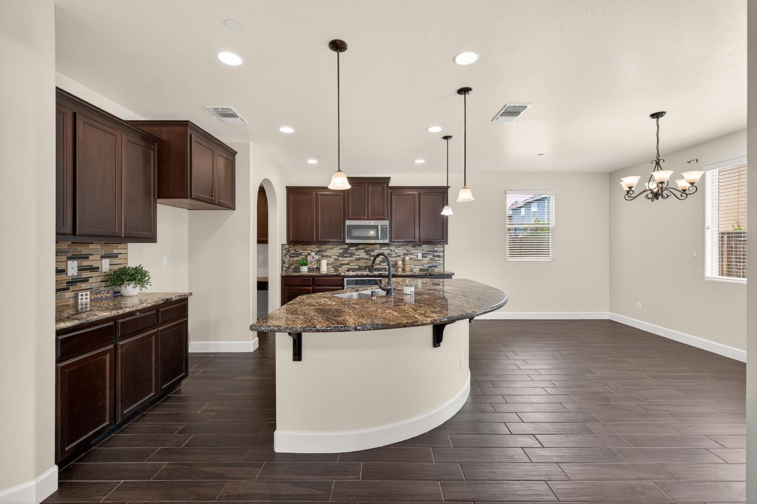 3579 Taylor Ln, Clovis, CA 93619