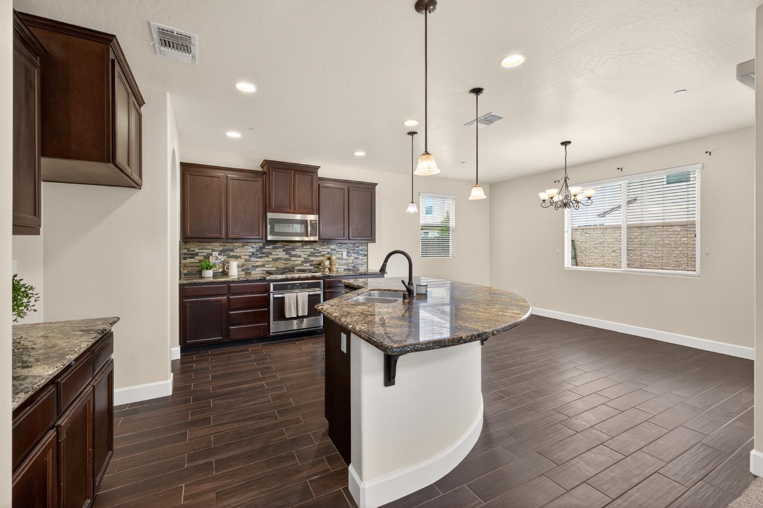 3579 Taylor Ln, Clovis, CA 93619