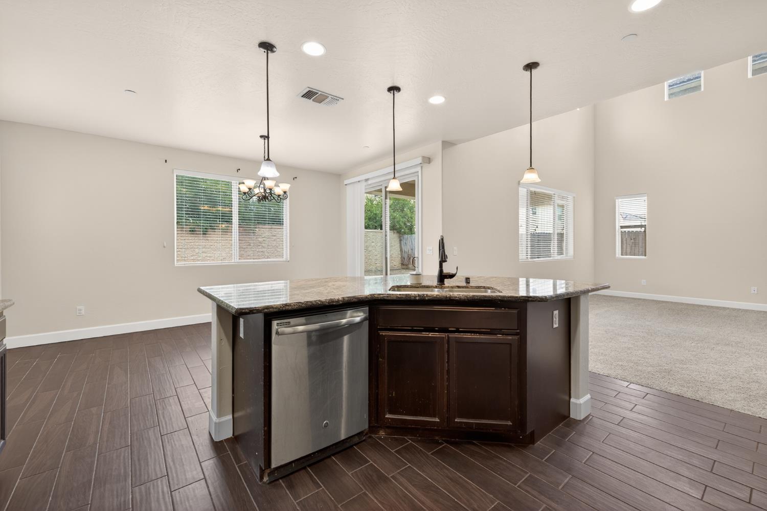 3579 Taylor Ln, Clovis, CA 93619