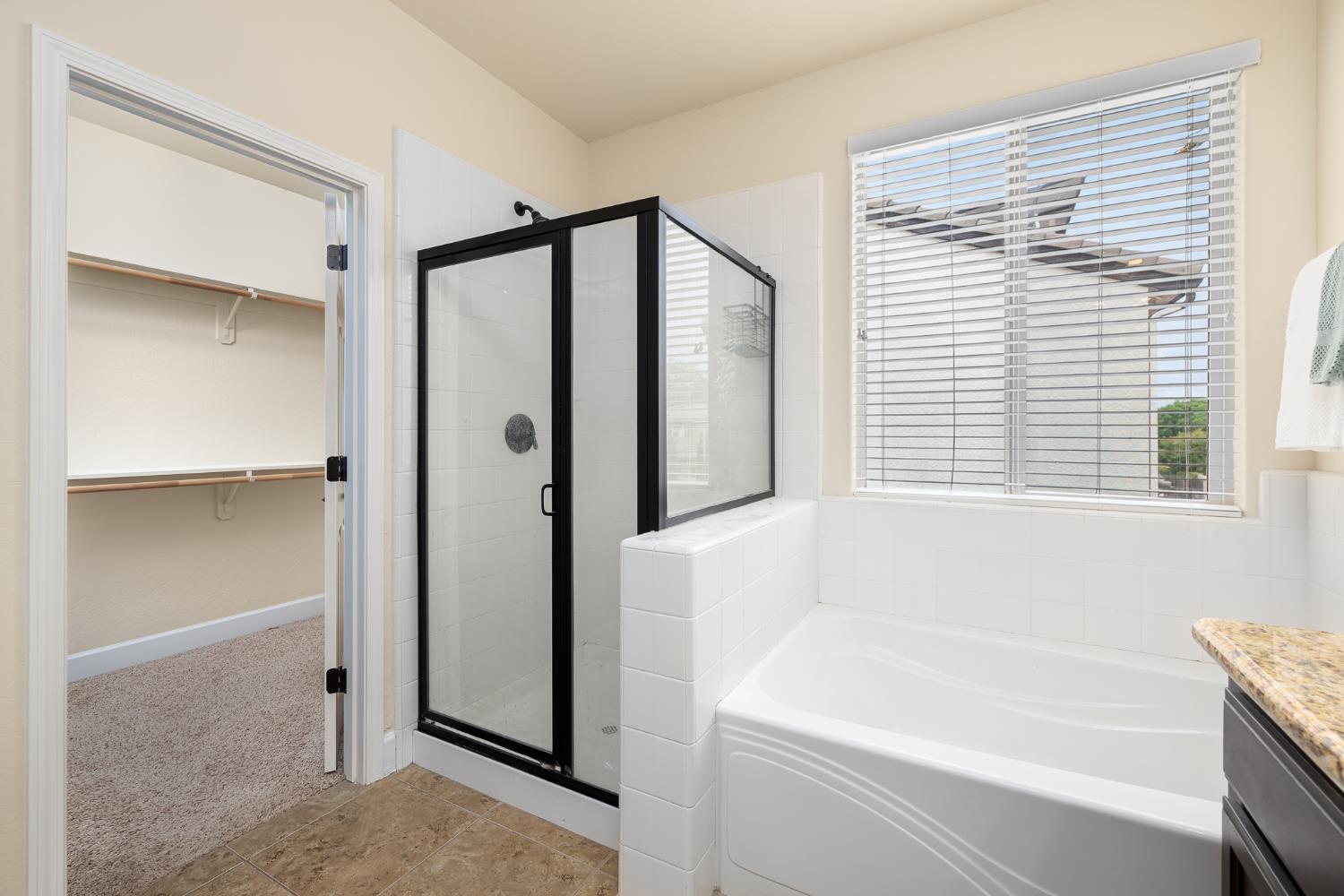 3579 Taylor Ln, Clovis, CA 93619
