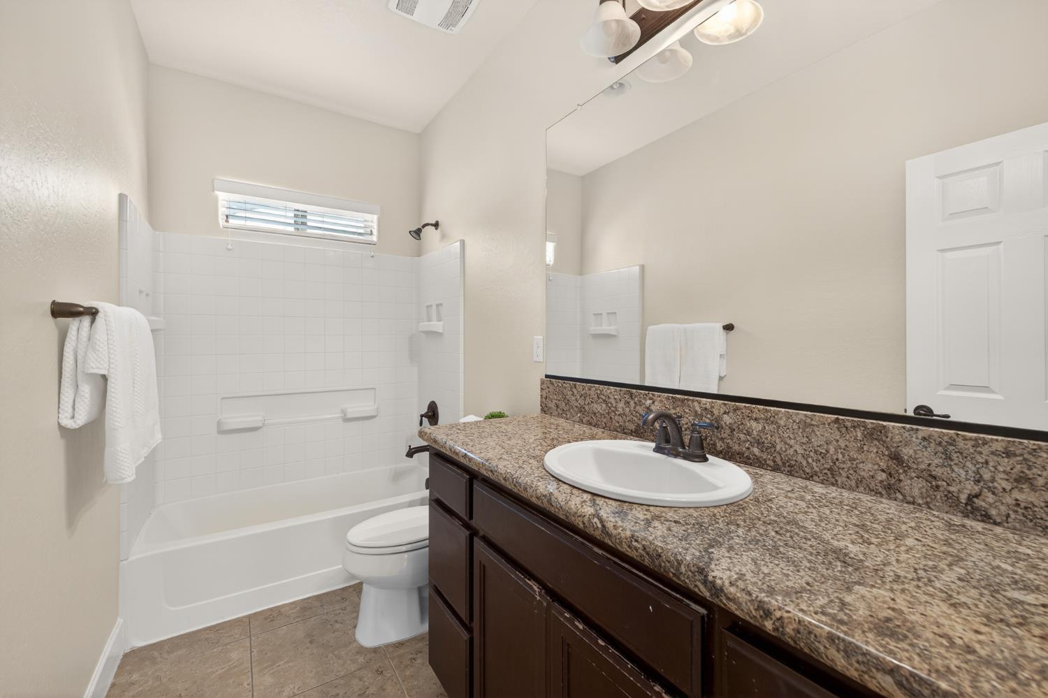 3579 Taylor Ln, Clovis, CA 93619