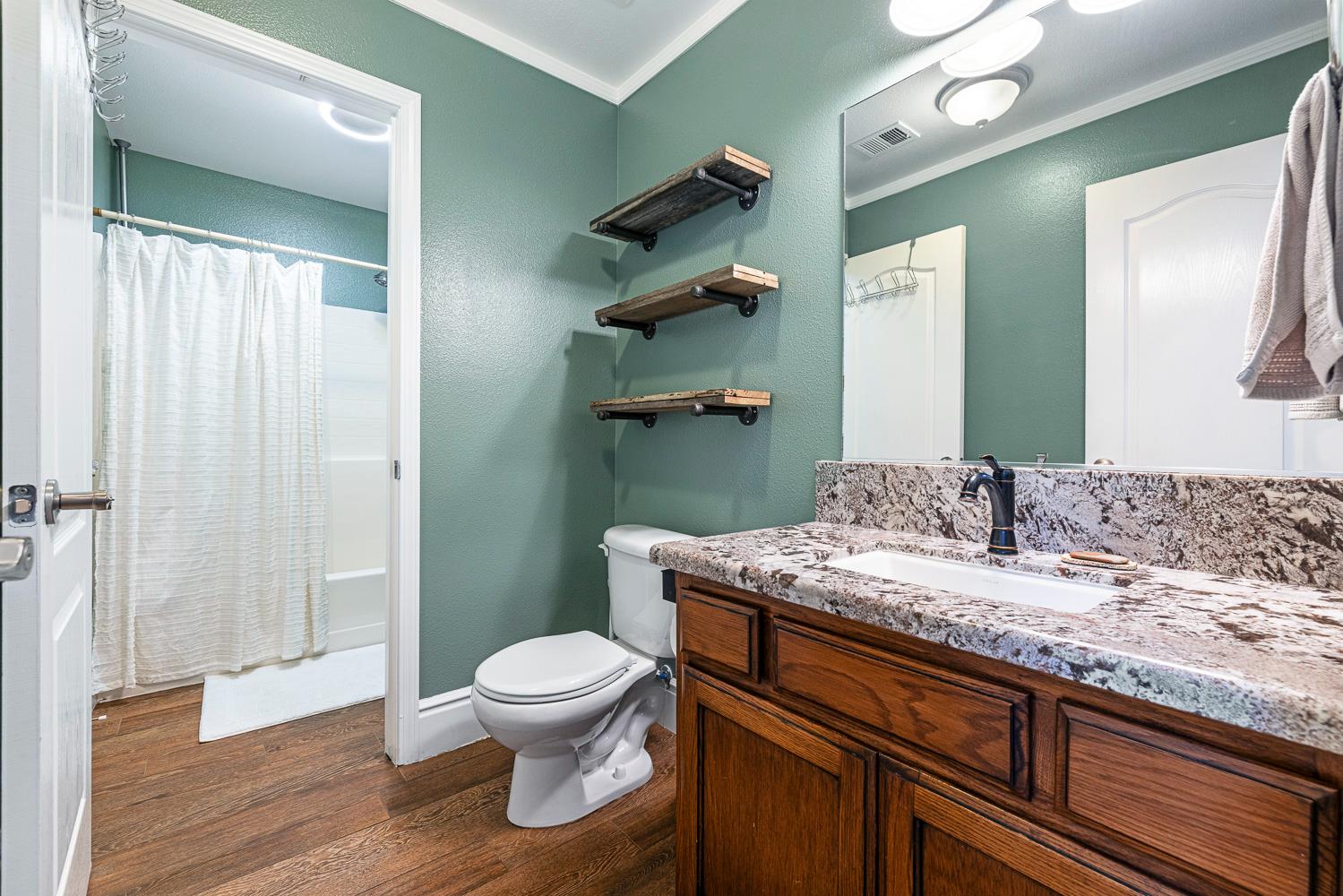 2696 Robinwood Ave, Clovis, CA 93611