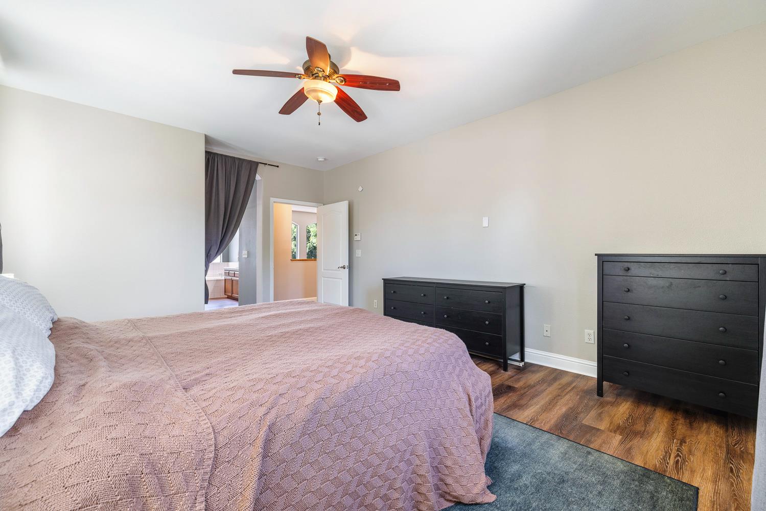 2696 Robinwood Ave, Clovis, CA 93611