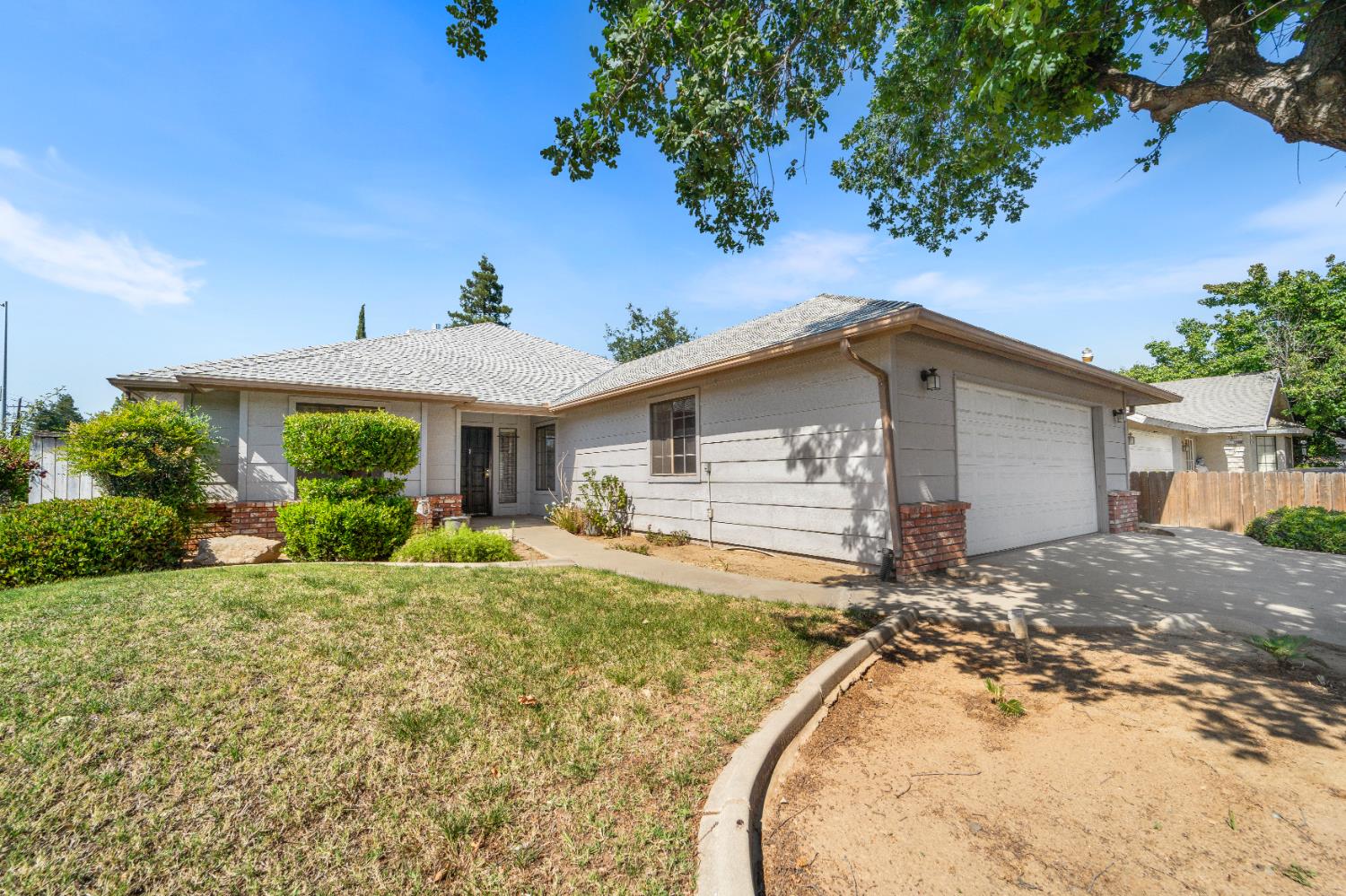 1407 Purvis Ave, Clovis, CA 93611