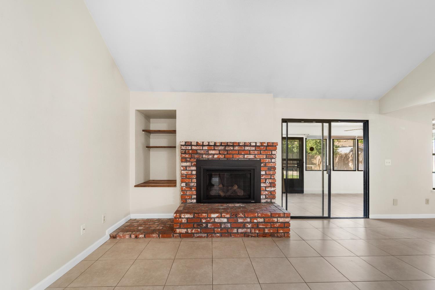 1407 Purvis Ave, Clovis, CA 93611